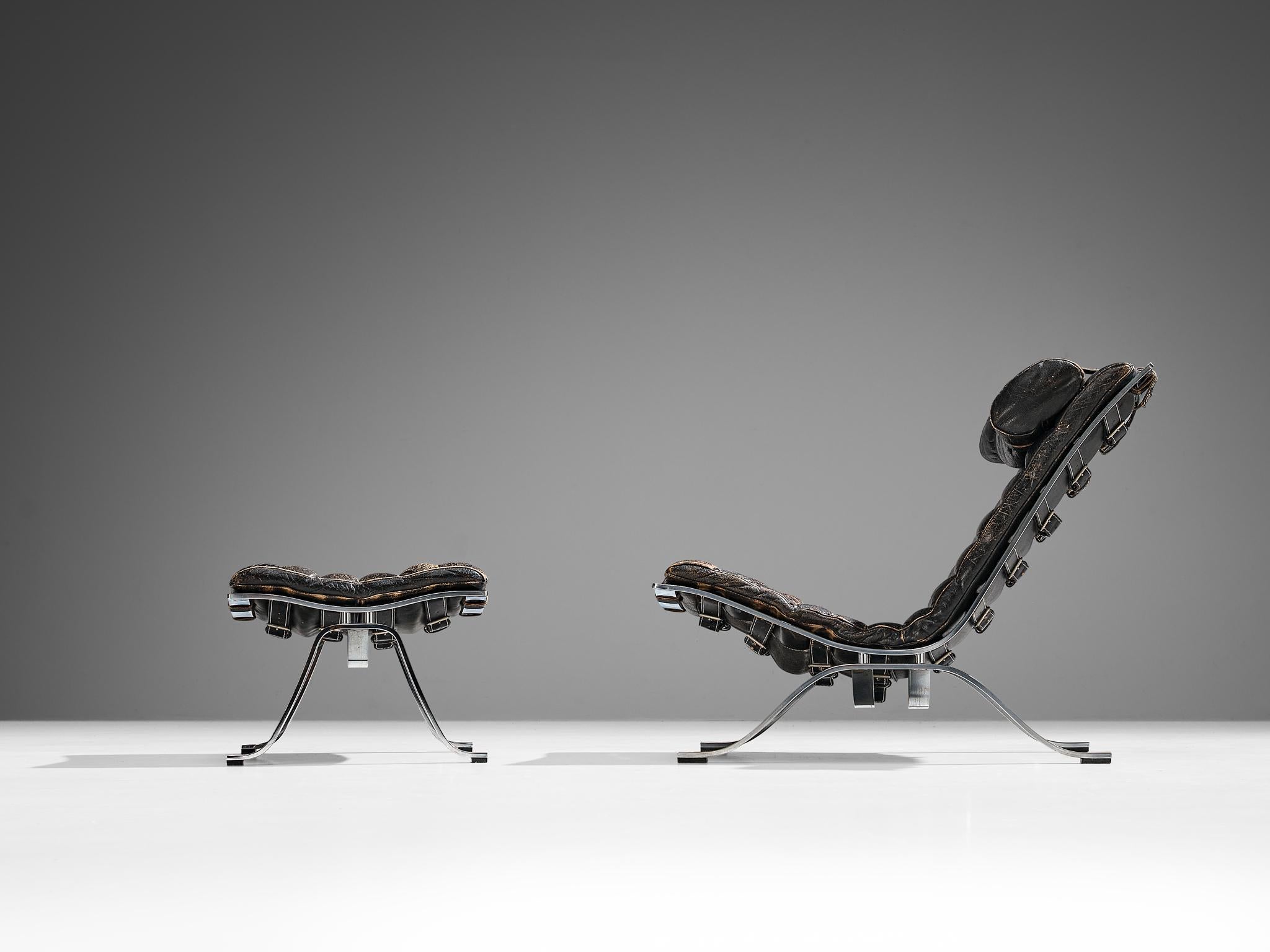 Danois Arne Norell fauteuil de salon « Arizona » avec pouf en cuir noir patiné en vente