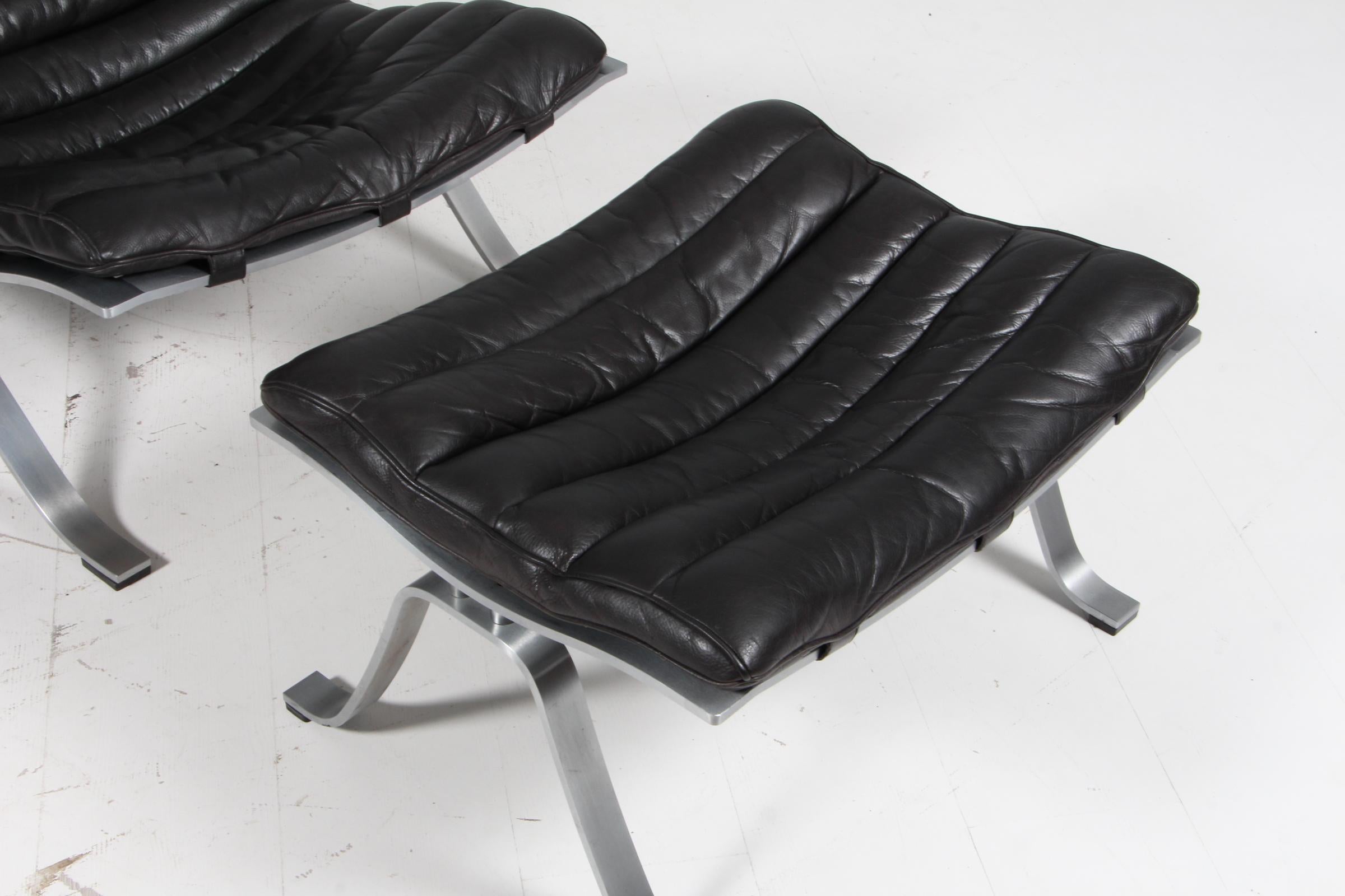 Suédois Arne Norells Chaise longue avec ottoman en cuir patiné en vente
