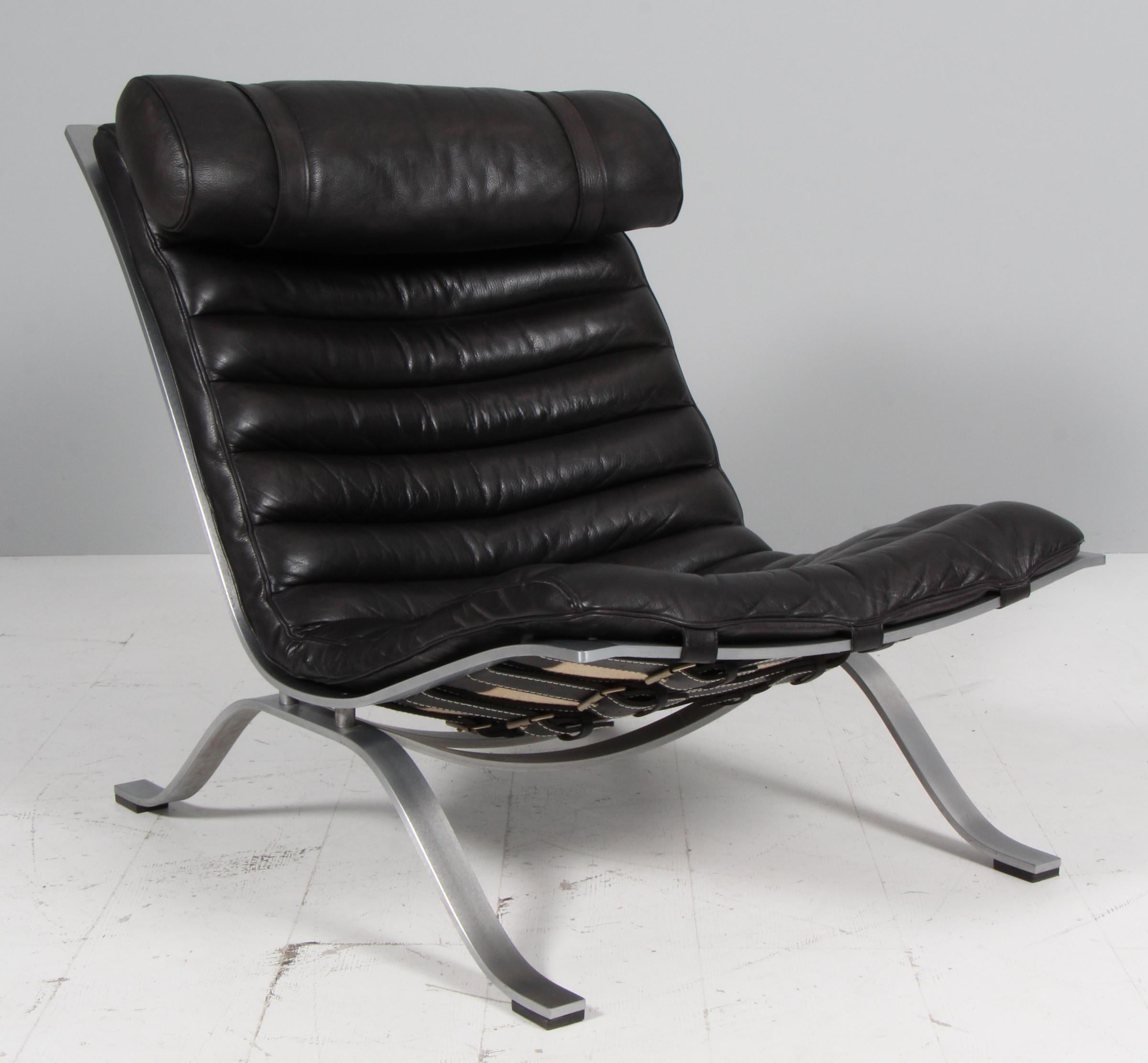 Fin du 20e siècle Arne Norells Chaise longue avec ottoman en cuir patiné en vente