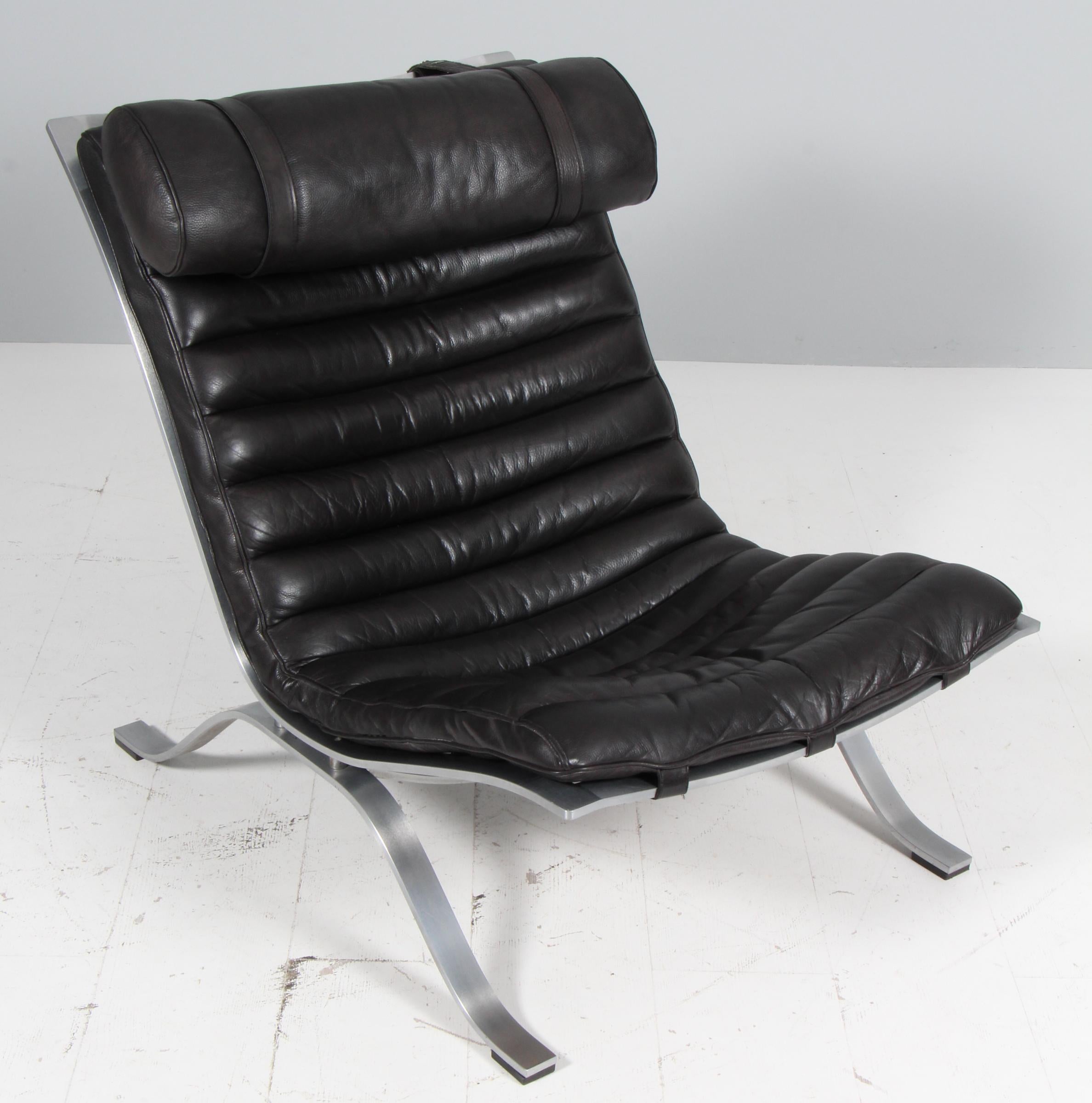 Acier Arne Norells Chaise longue avec ottoman en cuir patiné en vente