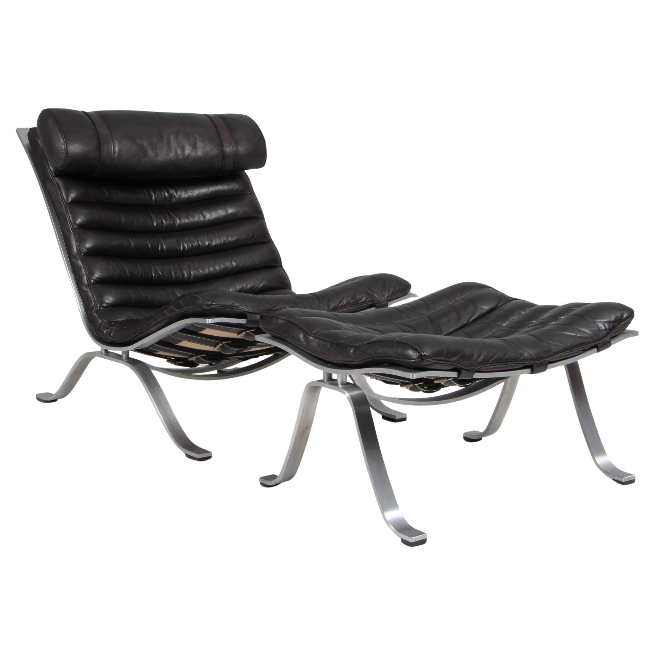 Arne Norell Sillón Ari con otomana en piel patinada