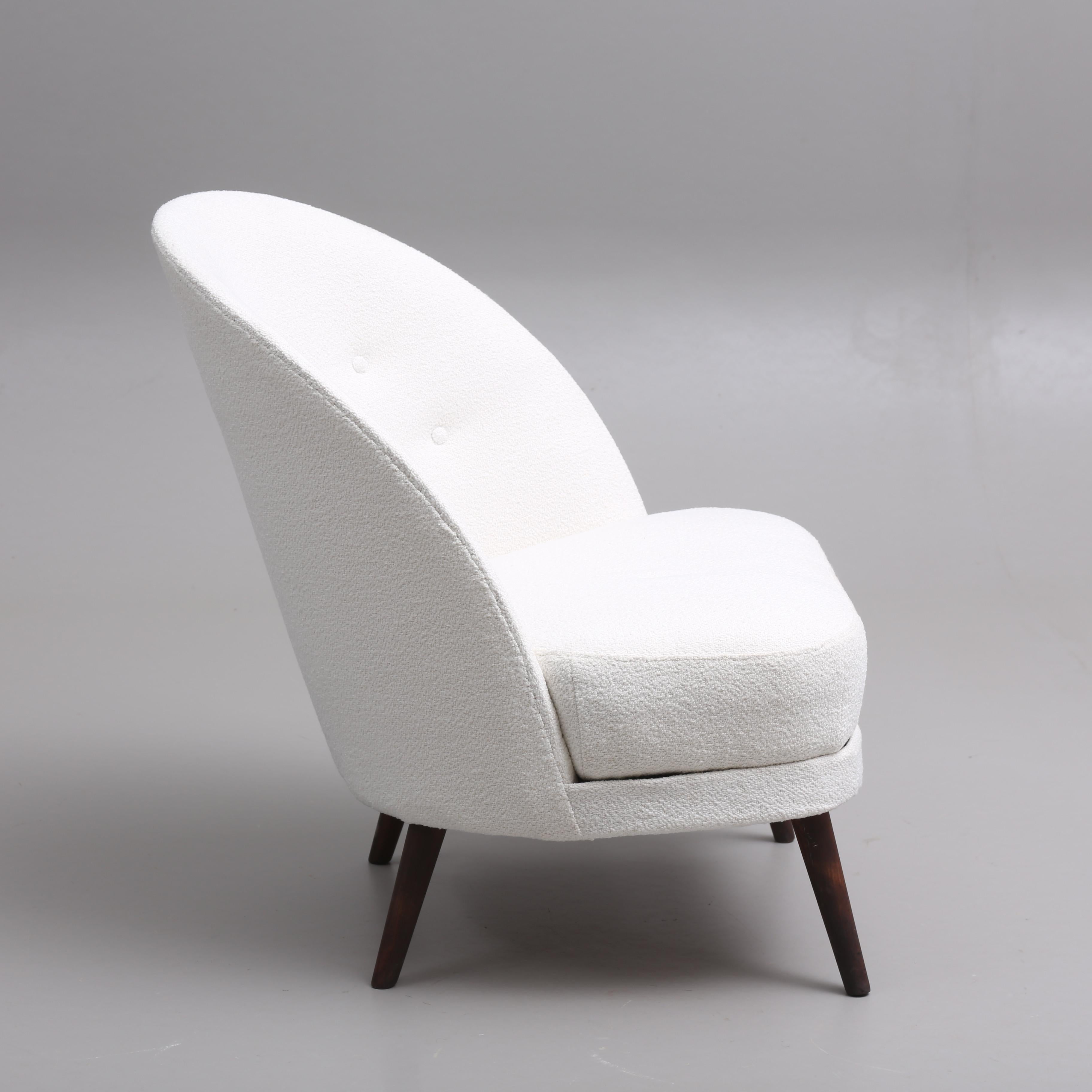 Mid-Century Modern Fauteuil asymétrique ARNE NORELL fabriqué en Suède vers 1960 en vente