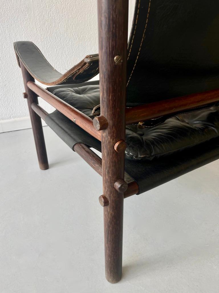 Arne Norell Black Leather Safari Easy Chair, Sweden ca. 1970s In Good Condition For Sale In Geneva, CH