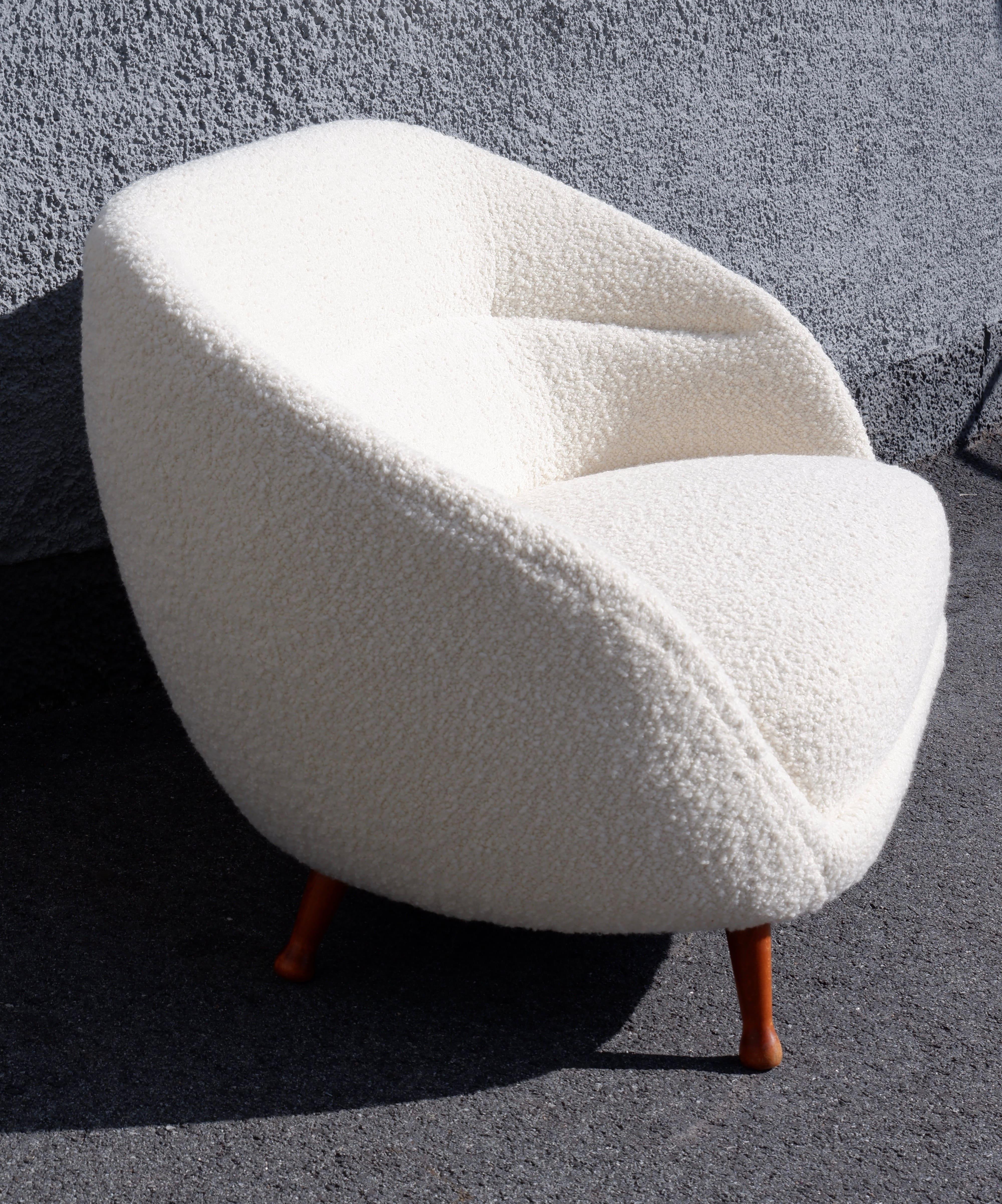Arne Norell curvy Soffa Produced by Westbergs Möbler, Sweden, circa 1960 For Sale 3