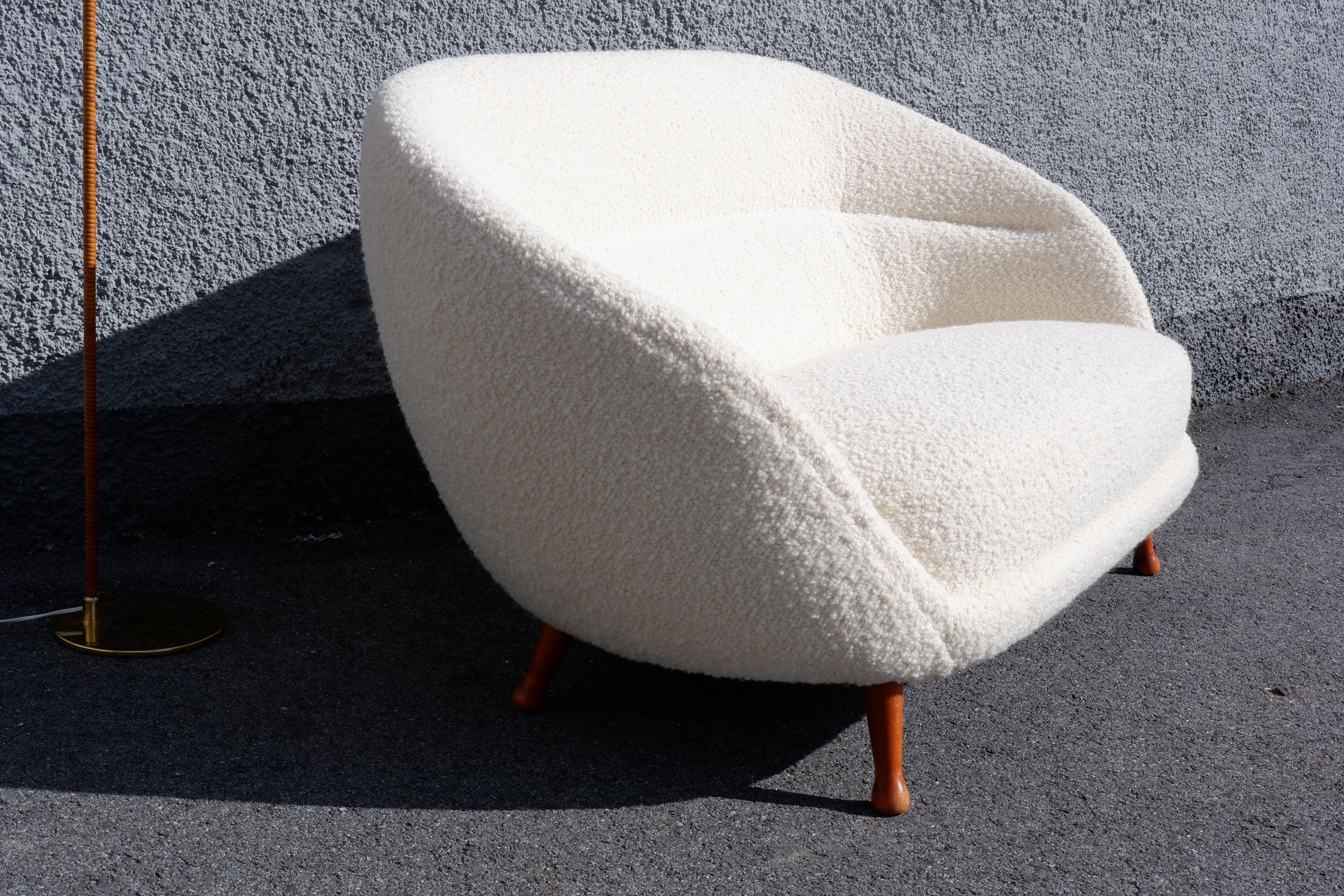 Arne Norell curvy Soffa Produced by Westbergs Möbler, Sweden, circa 1960 For Sale 4