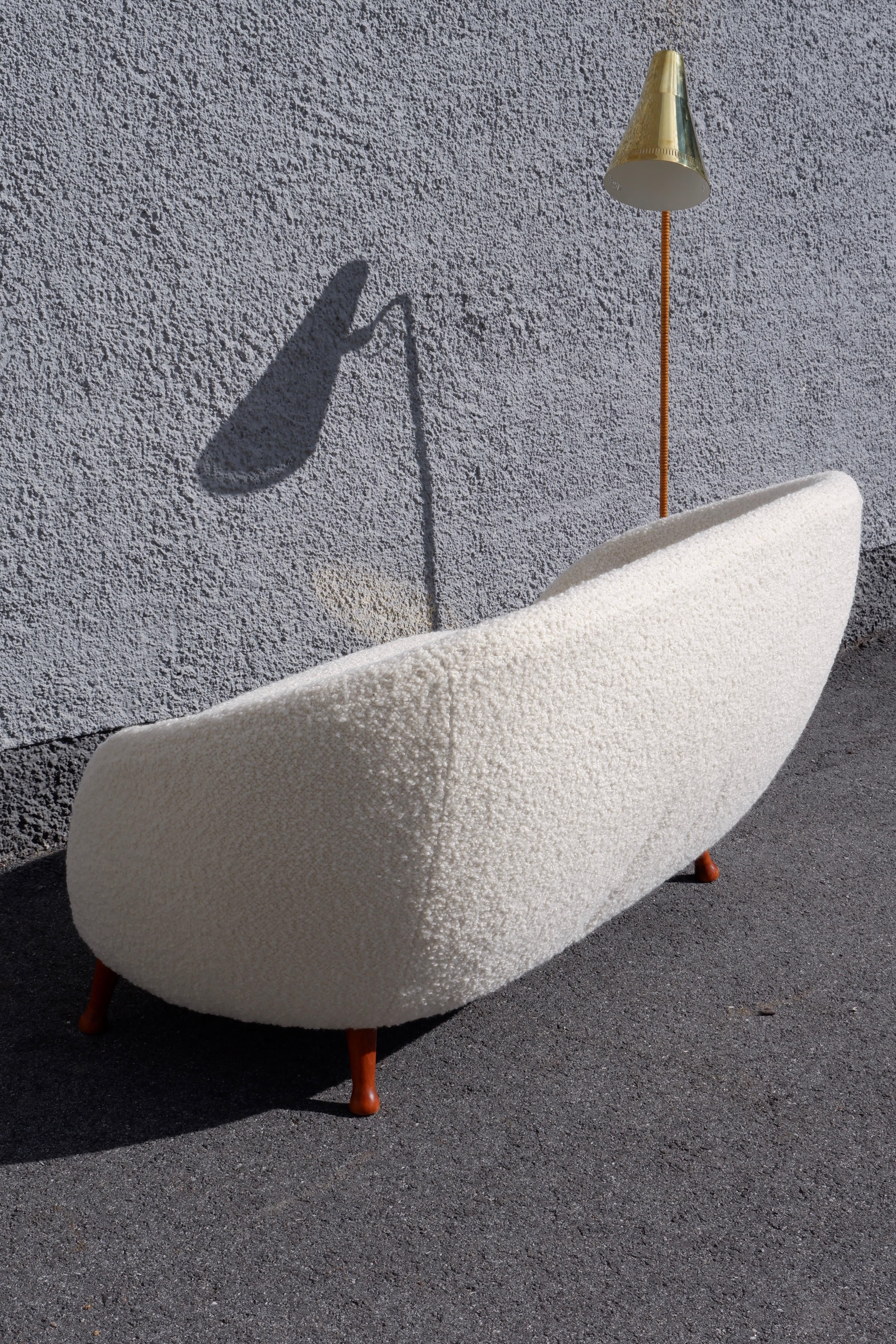 Arne Norell curvy Soffa Produced by Westbergs Möbler, Sweden, circa 1960 For Sale 5