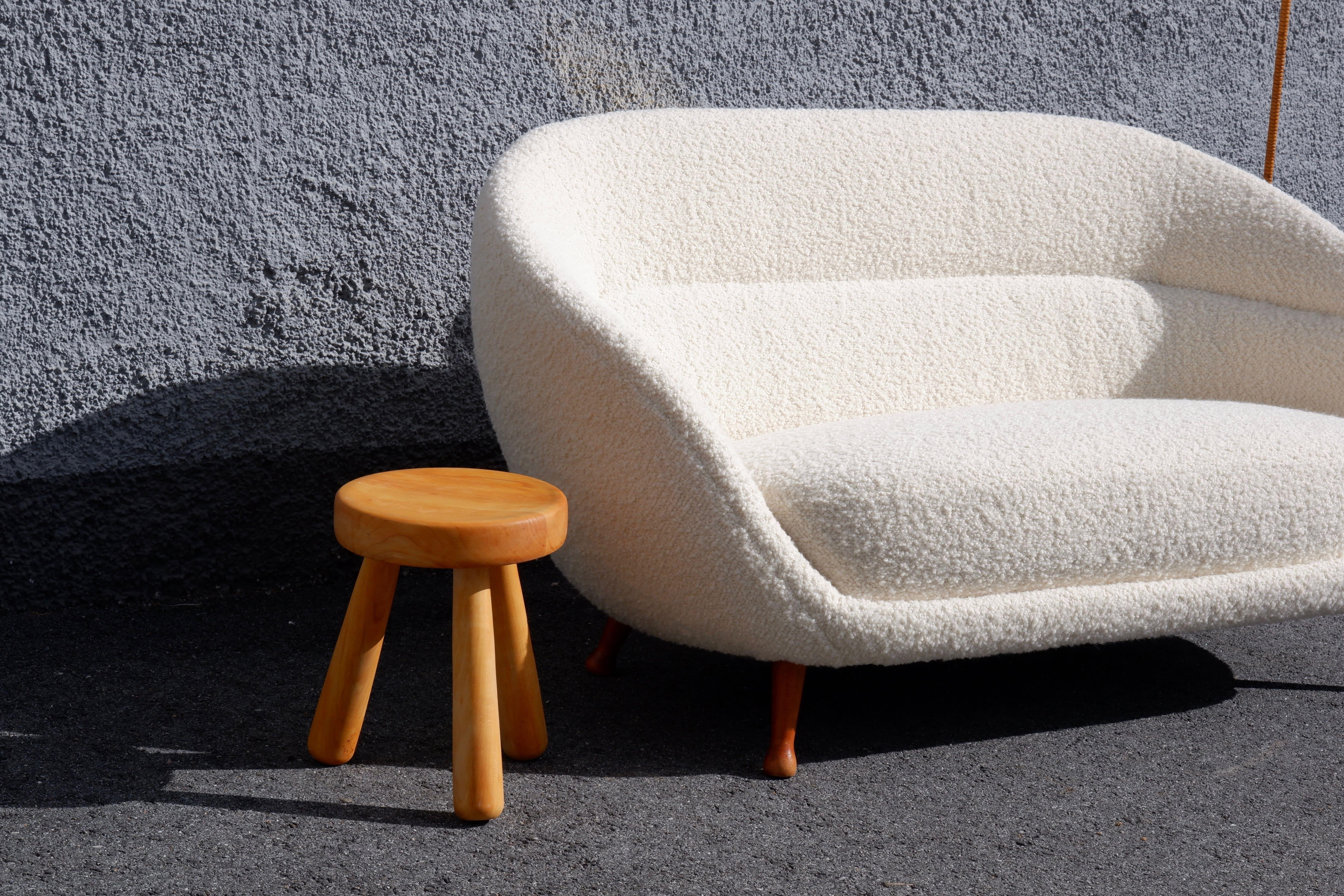 Arne Norell curvy Soffa Produced by Westbergs Möbler, Sweden, circa 1960 In Fair Condition For Sale In Hägersten-Liljeholmen, Stockholms län