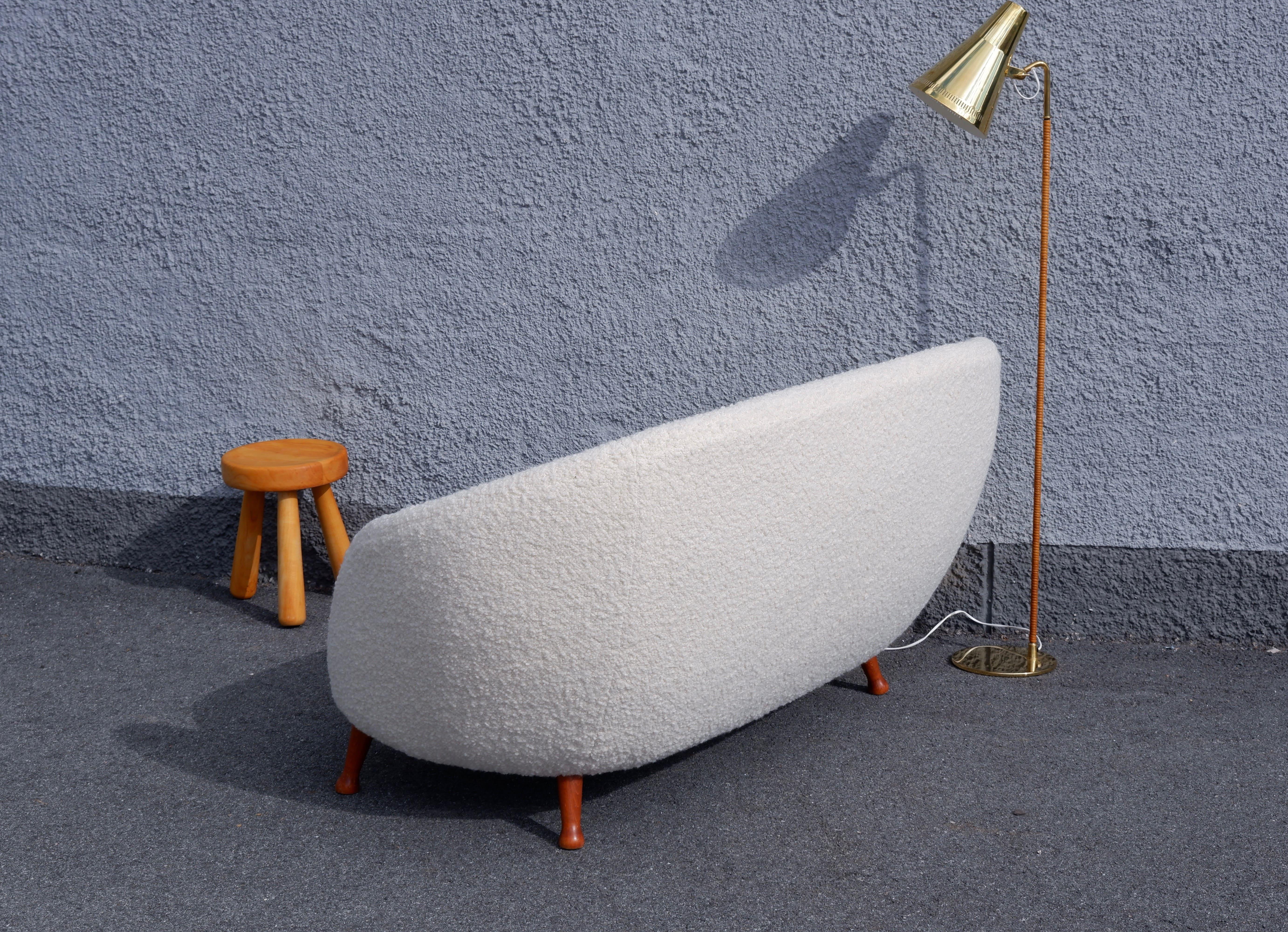 Bouclé Arne Norell curvy Soffa Produced by Westbergs Möbler, Sweden, circa 1960 For Sale