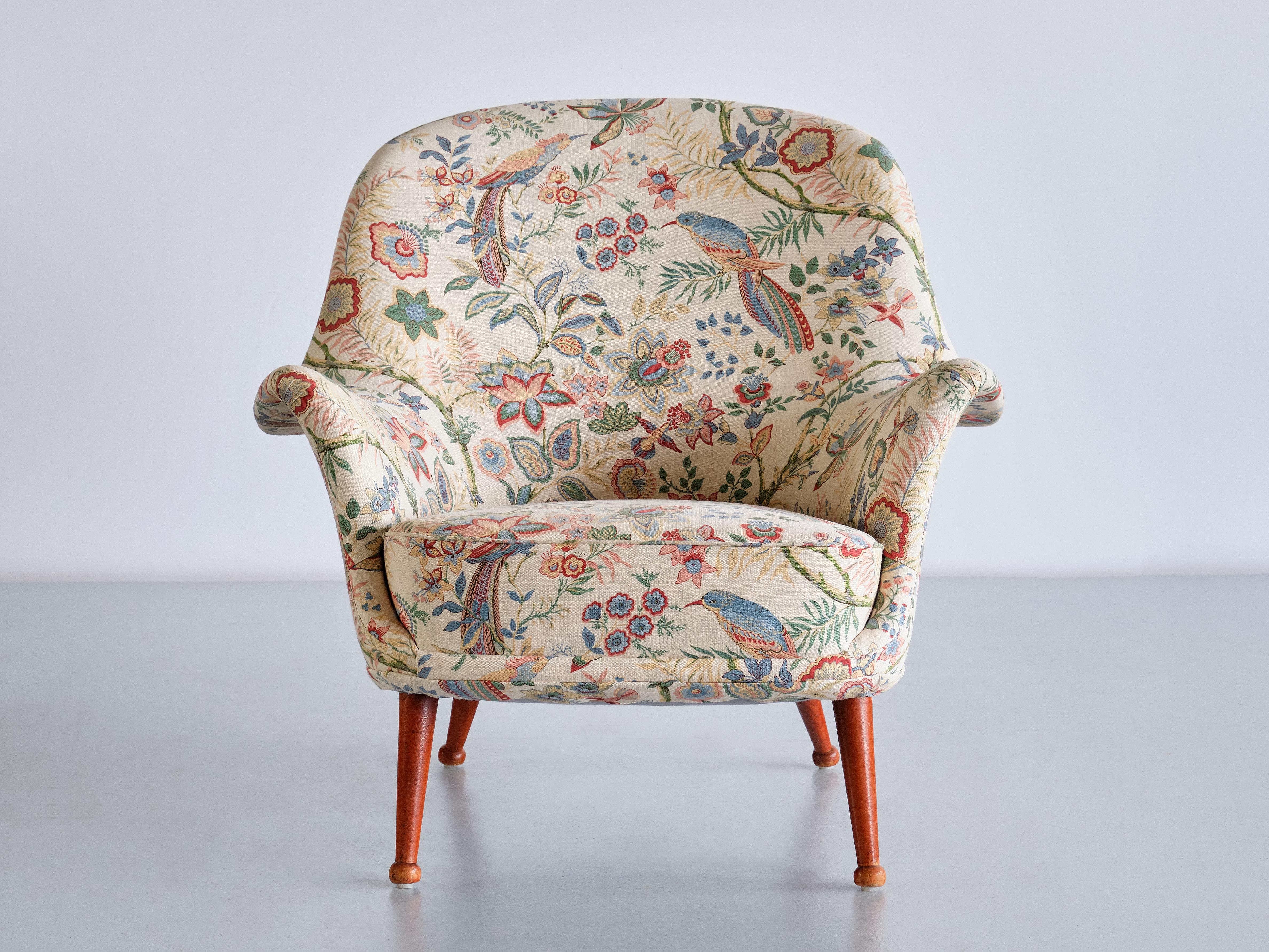 This rare armchair was designed by Arne Norell in the late 1950s. The model is called 'Divina' and it was produced by Westbergs Möbler AB in Tranås, Sweden. We also have single matching 'Divina' two seat sofa available in the same fabric, to form a