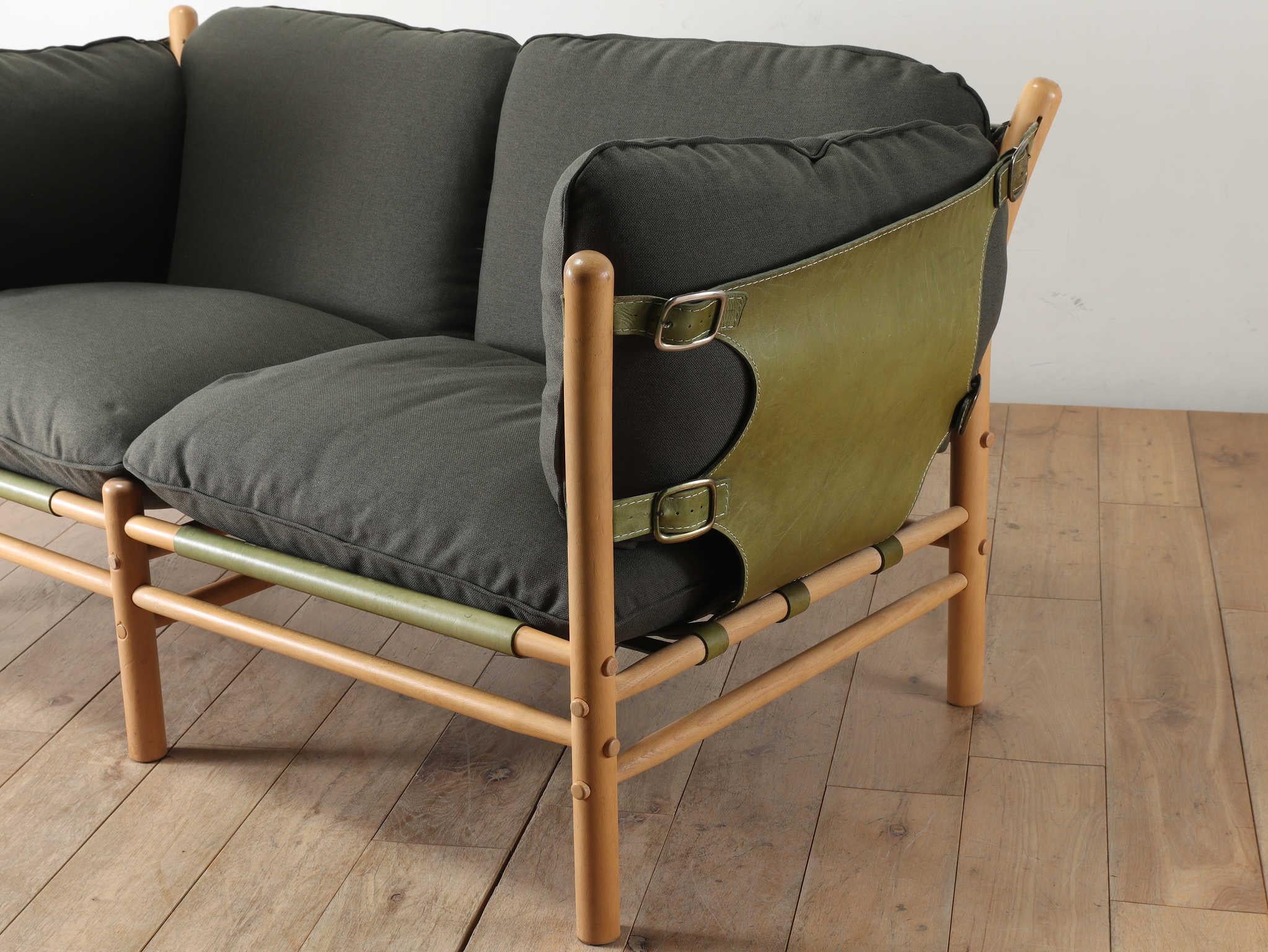 The plumpness of the cushions makes this ARNE NORELL-designed ILONA two-seat sofa stand out.Vintage Swedish from the 1960s.The details are reminiscent of the safari chair style, and the hammock-like belt gives a very soft impression.This is a highly
