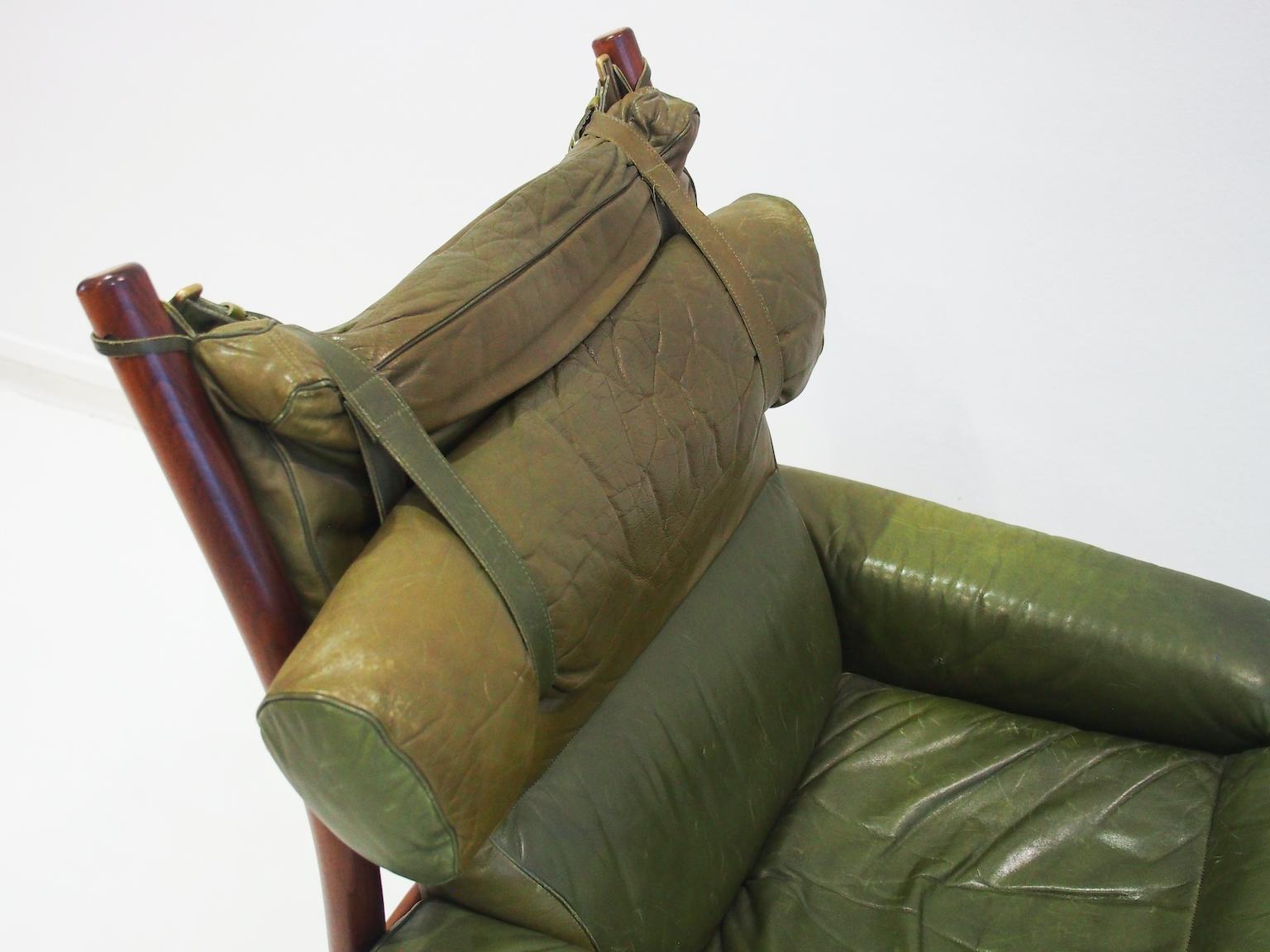 Arne Norell Inca Chair with Ottoman in Olive Green Leather In Good Condition In Madrid, ES