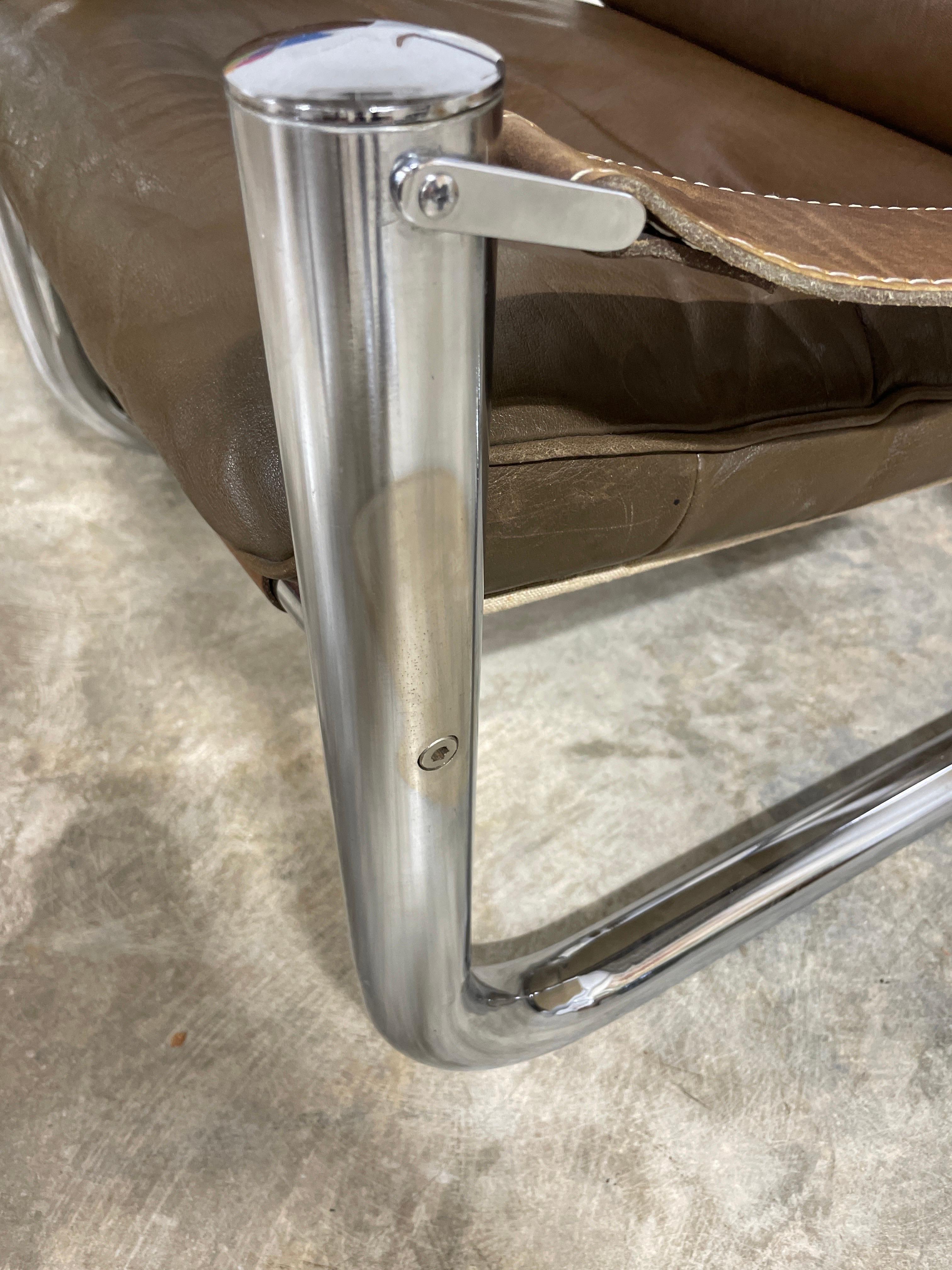 Arne Norell Leather and Chrome Tubular Safari Danish Mid-Century Modern Chair In Good Condition For Sale In Fort Lauderdale, FL