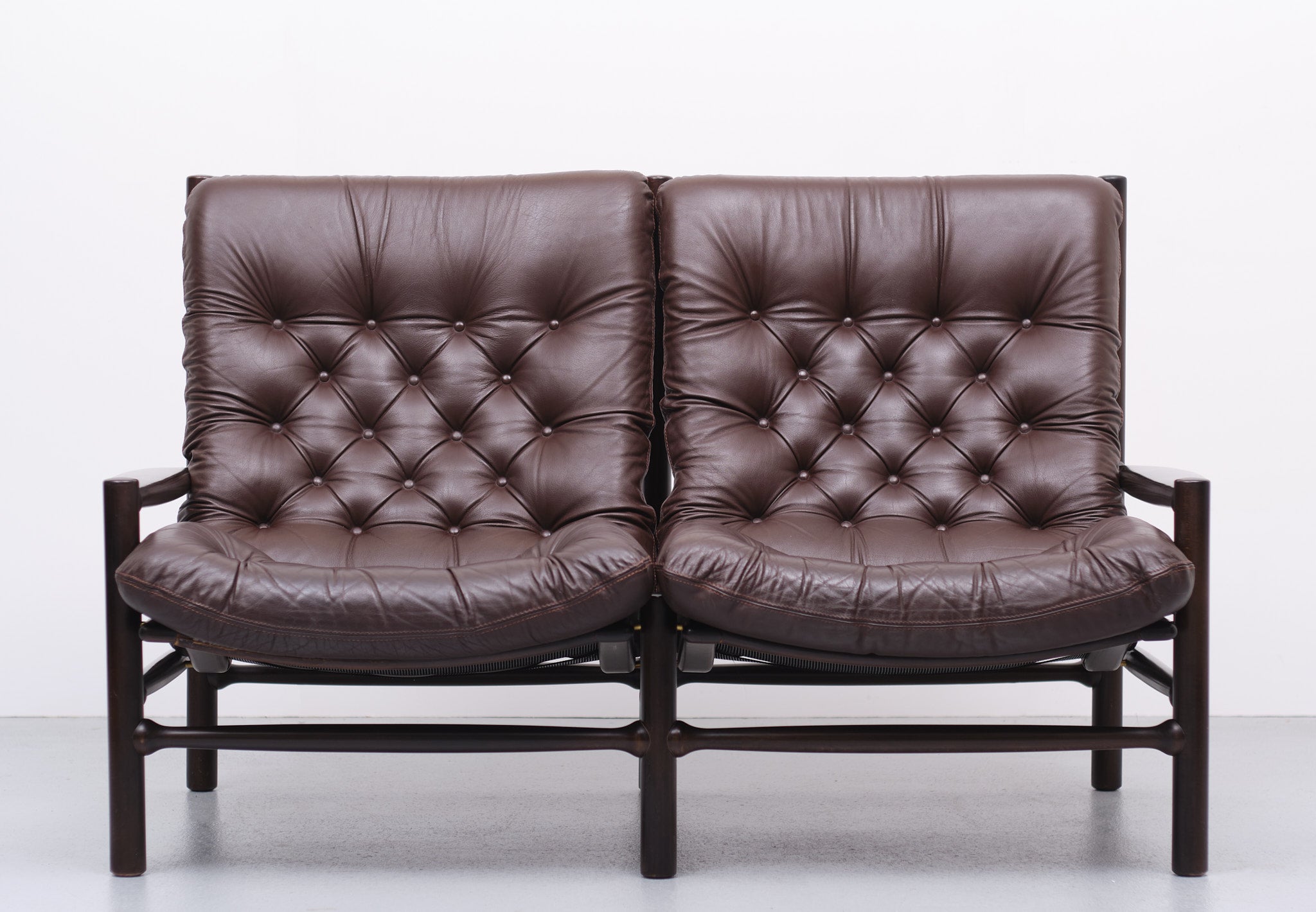 Very nice luxurious two seater sofa. Solid wood frame, comes with a smooth capped leather in a mocha brown color. Top quality sofa. Very good condition. 
Designed by Arne Norell for coja 1970s Good seating comfort.

 