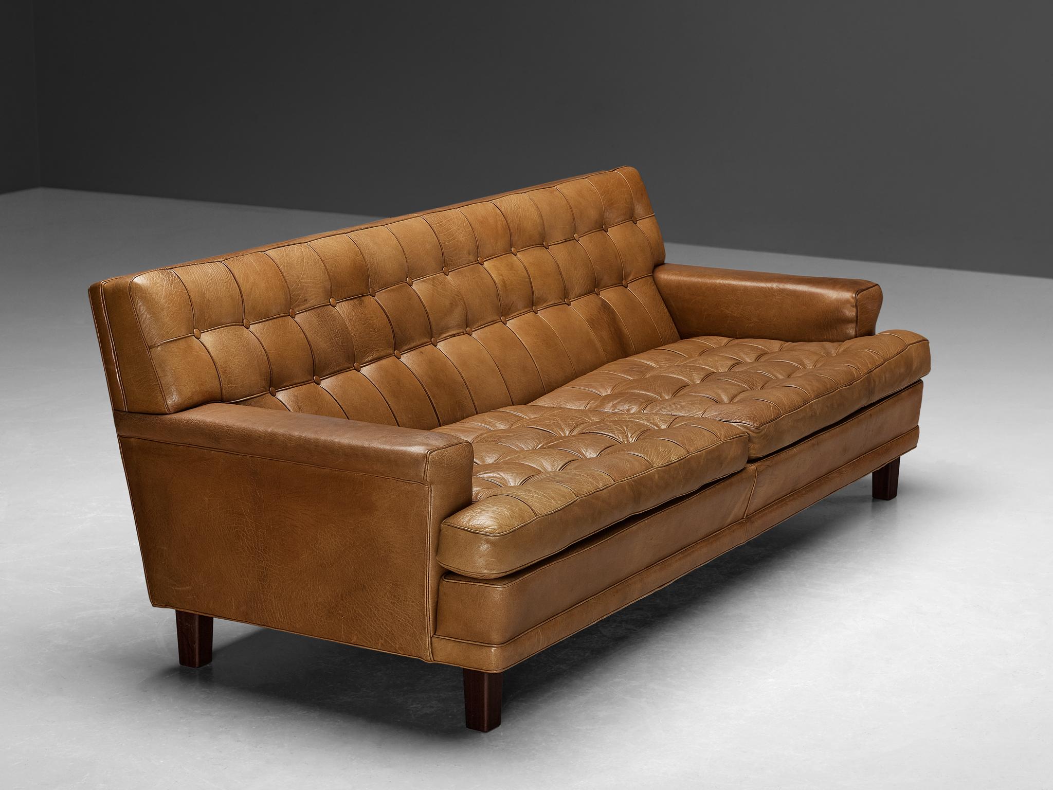 Arne Norell for Norell Möbel AB, sofa model 'Merkur', leather, mahogany, Sweden, 1960s 

This high-quality sofa called ‘Merkur’ is designed by the talented Swedish designer Arne Norell (1917-1971). Characteristic for this model is the notable space