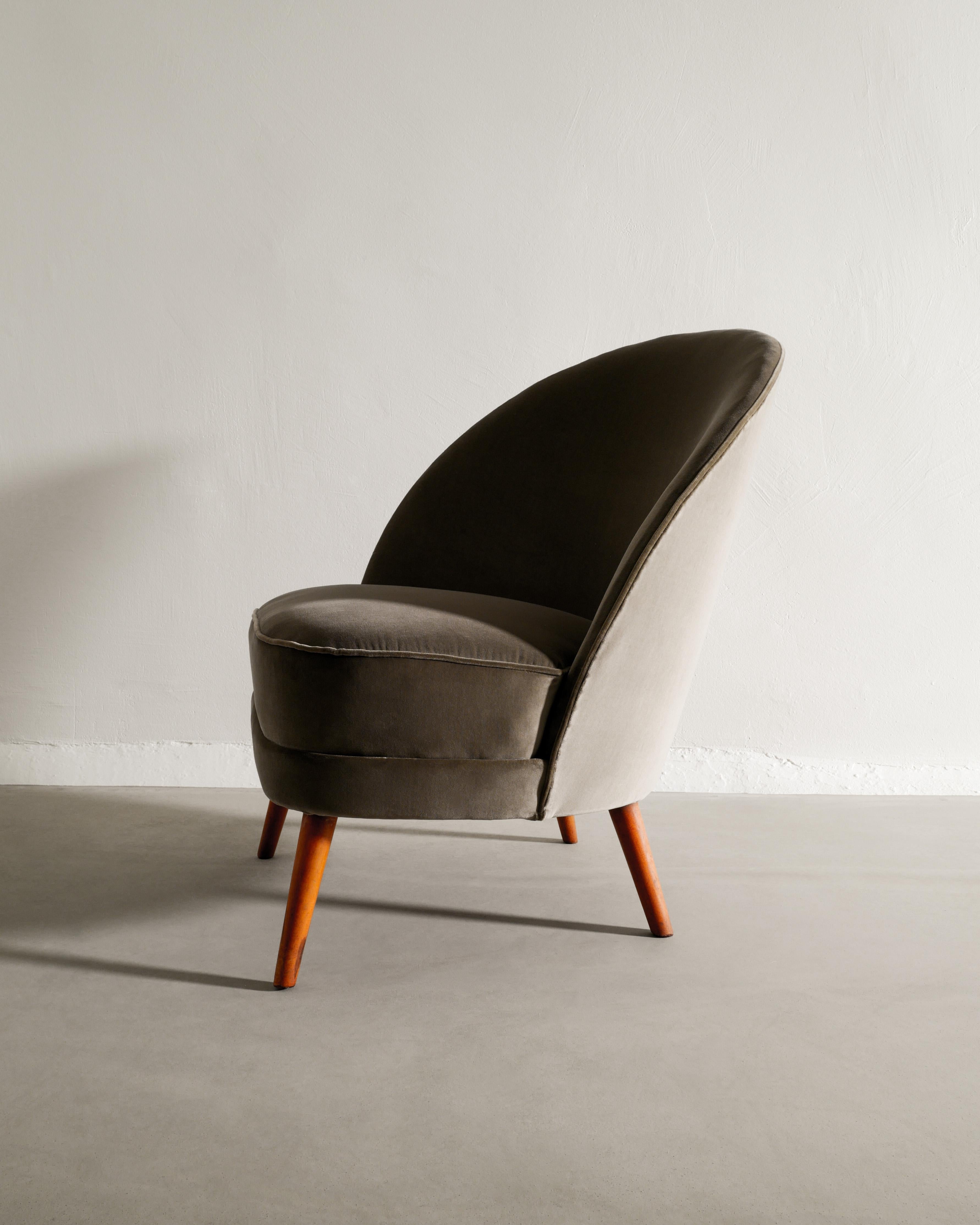 Arne Norell Mid Century Asymmetrical Armchair in Velvet Produced in Sweden 1950s For Sale 1