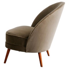 Arne Norells Fauteuil asymétrique en velours produit en Suède dans les années 1950
