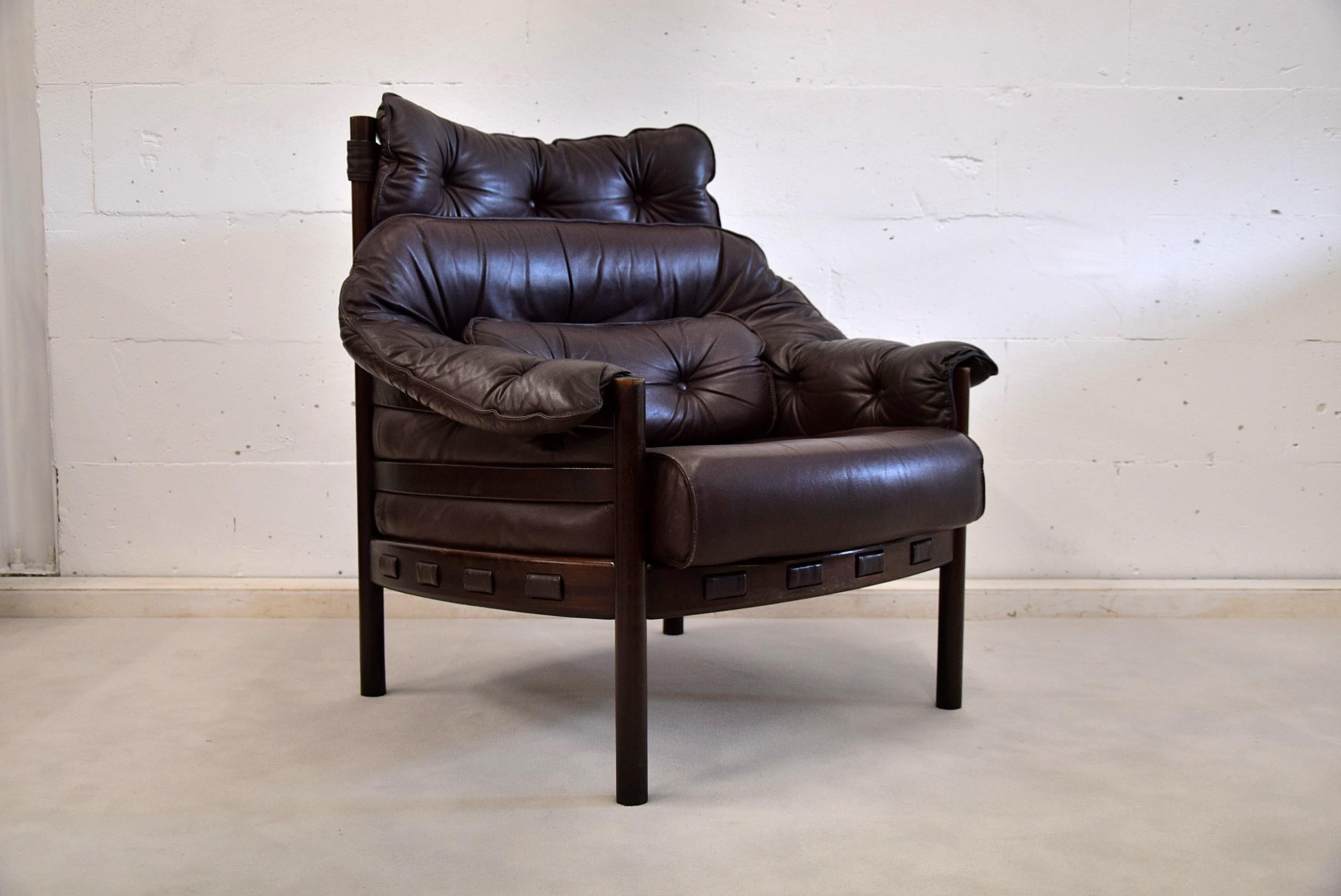 Mid-Century Modern Brown Leather Lounge Chair For Sale 5