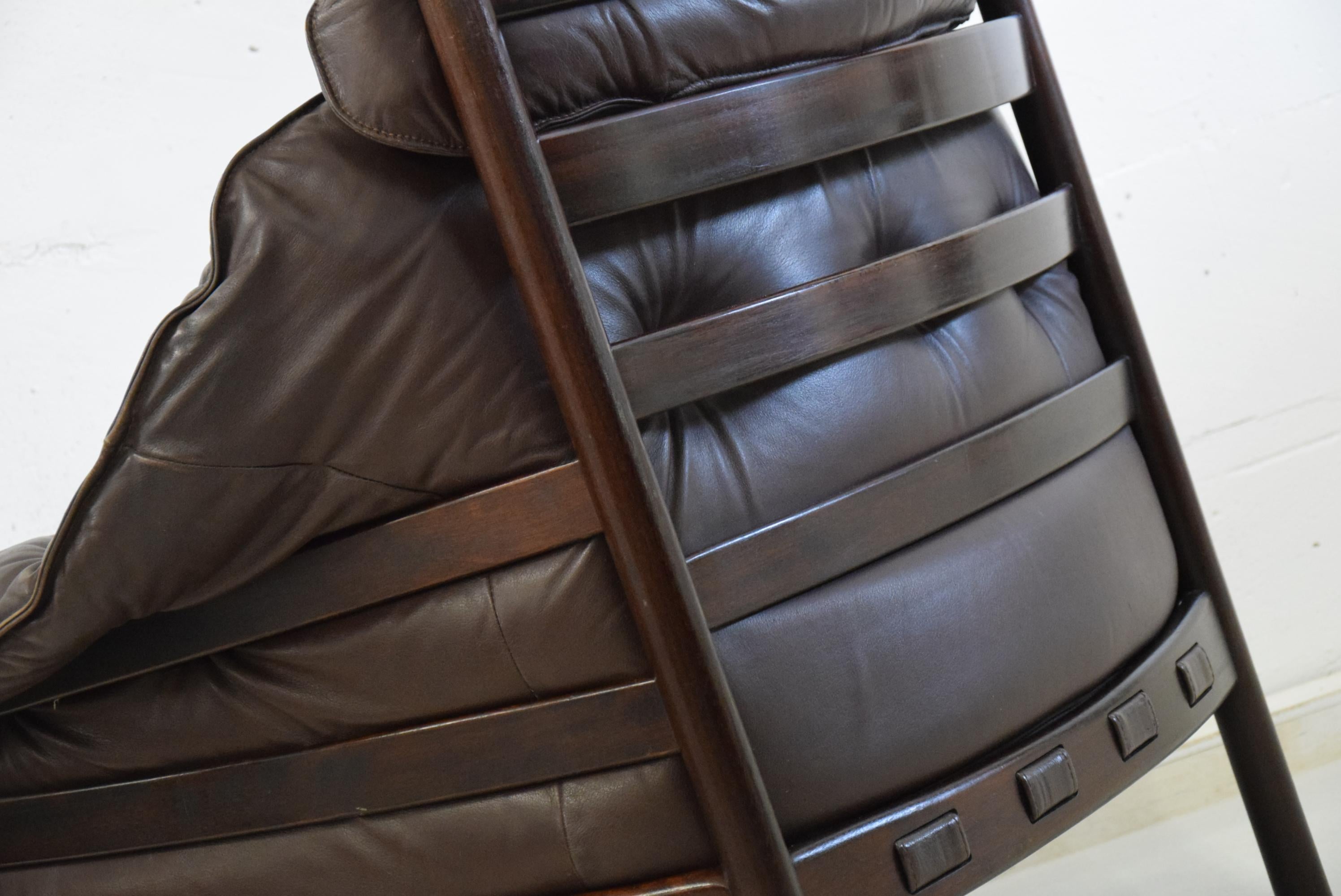 Mid-Century Modern Brown Leather Lounge Chair In Good Condition For Sale In Weesp, NL