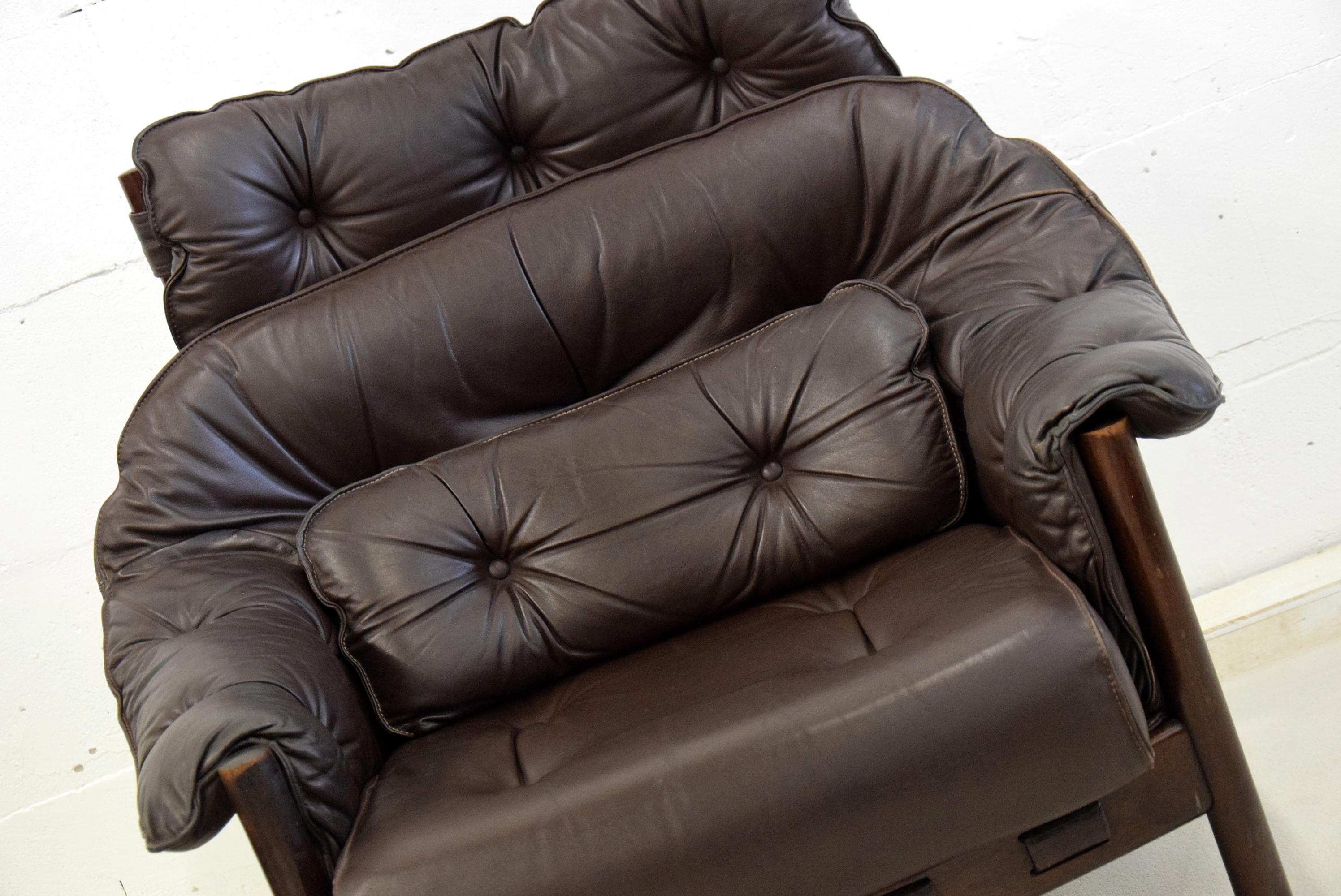 Mid-Century Modern Brown Leather Lounge Chair For Sale 1