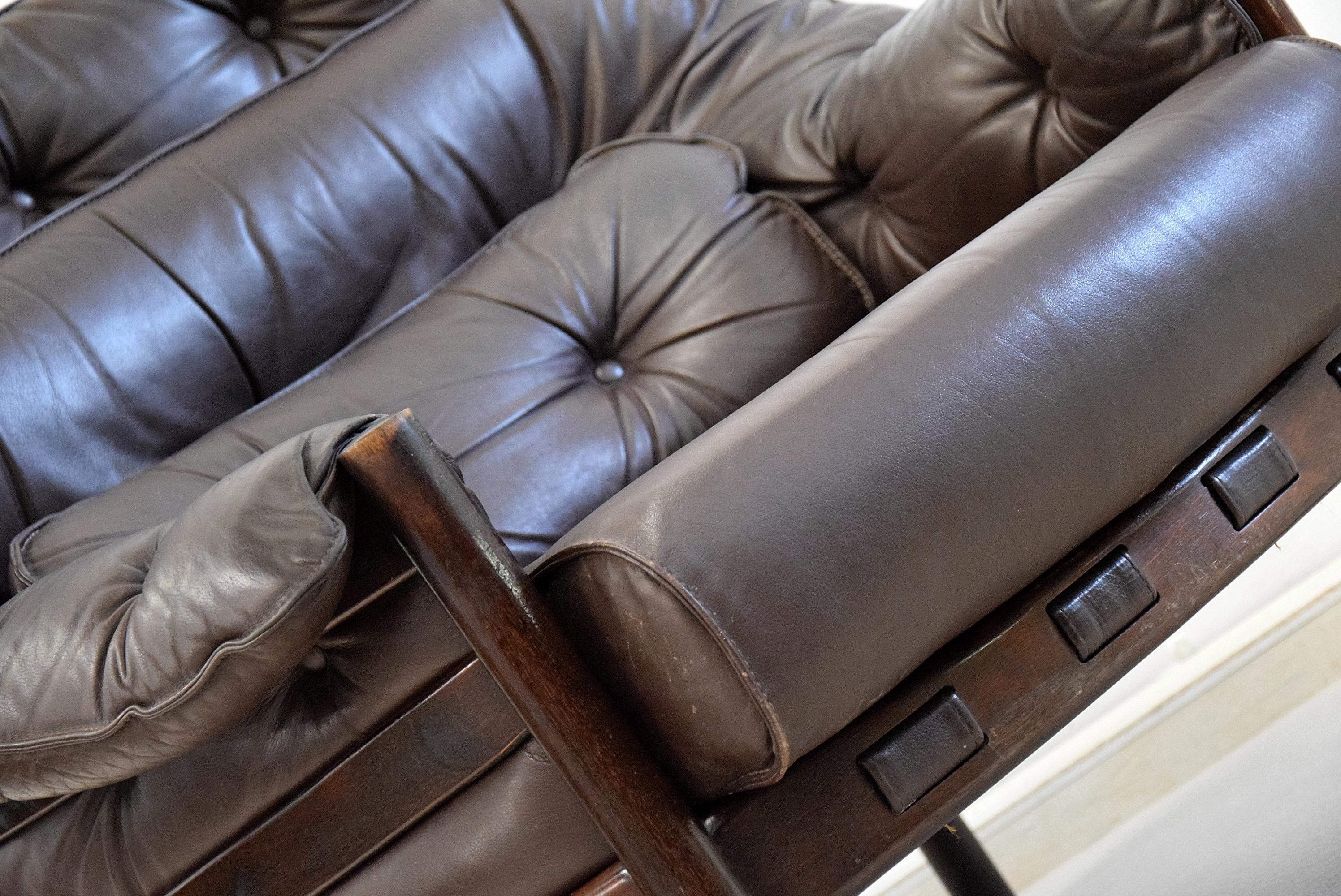 Mid-Century Modern Brown Leather Lounge Chair For Sale 2