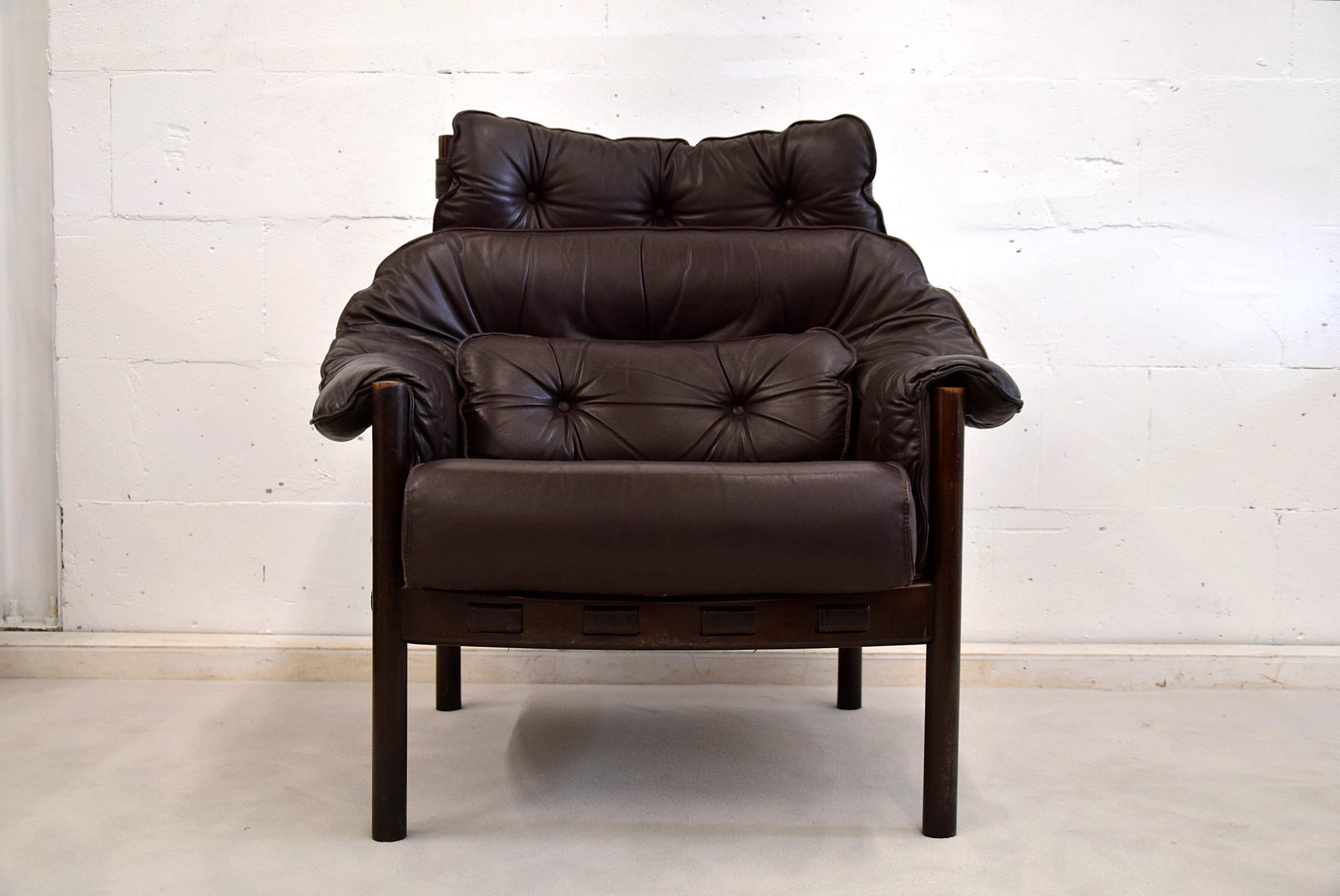 Mid-Century Modern Brown Leather Lounge Chair For Sale 3