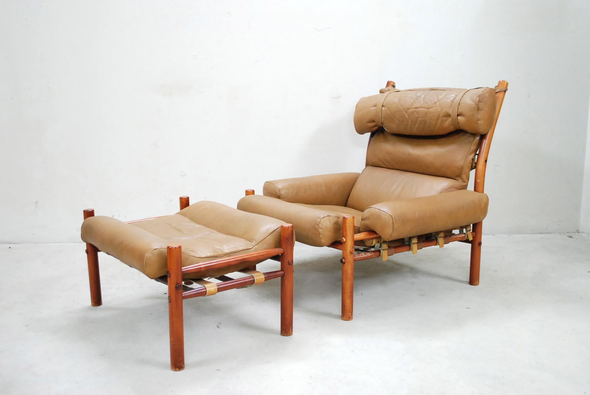 This brown caramel leather Inca lounge chair with ottoman was designed by Arne Norell and produced from Norell Mobler AB in Sweden. 
It is made from beech and stained in a teak colour with original brown caramell leather upholstery.
Great leather