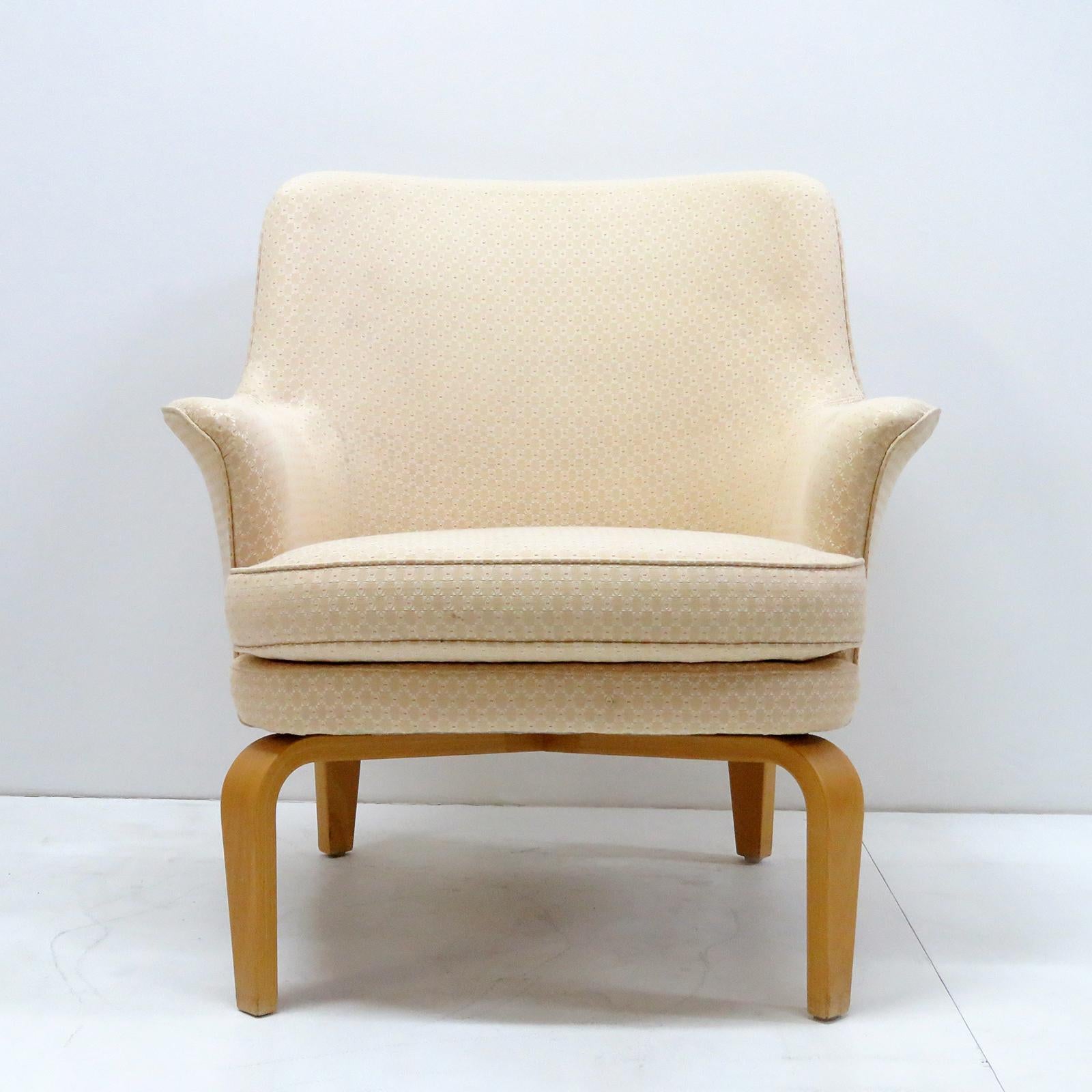 Wonderful easy chair, model 'Pilot' designed by Arne Norell in the early 1970s and produced by Norell Möbel AB, Sweden, with beige upholstery with minimal geometric pattern on birch wood legs, marked.