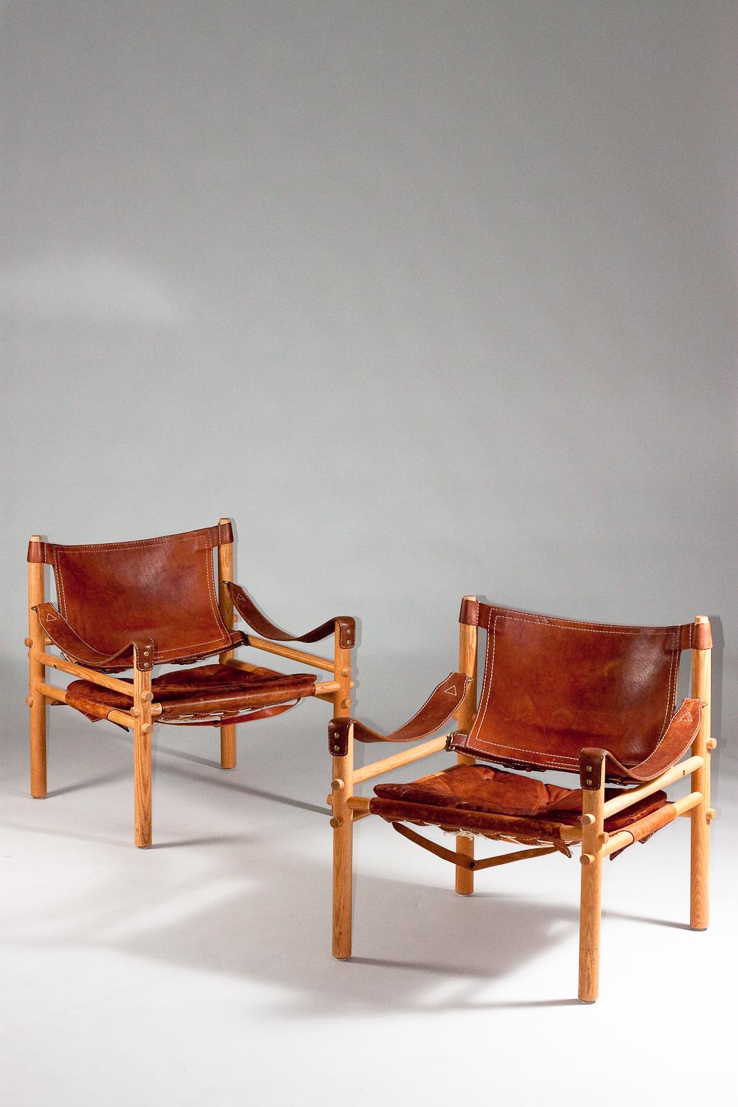 Mid-Century Modern Arne Norell, paire de chaises en cuir safari Sirocco des années 1960 en vente