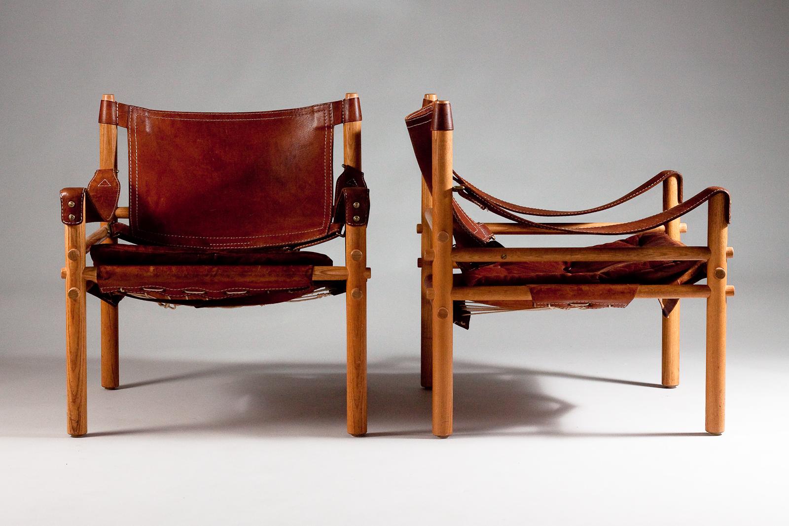 Suédois Arne Norell, paire de chaises en cuir safari Sirocco des années 1960 en vente