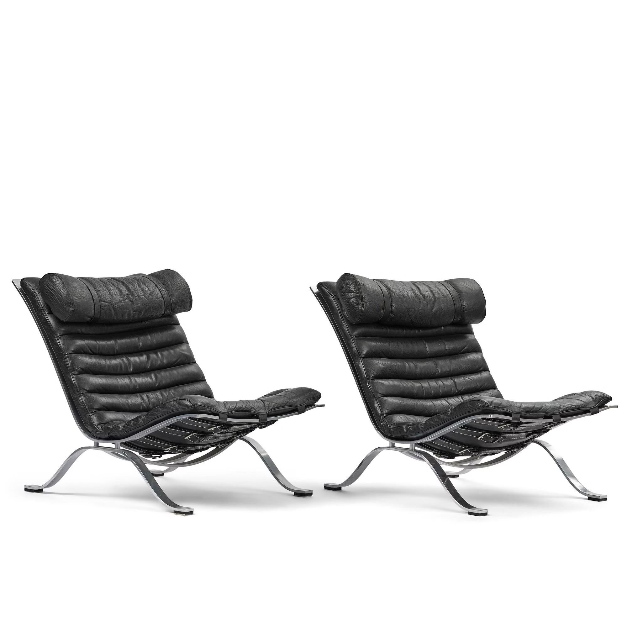 Suédois Arne Norell  paire de  Chaise longue 'Aris' en cuir noir d'origine Suède, années 60 en vente