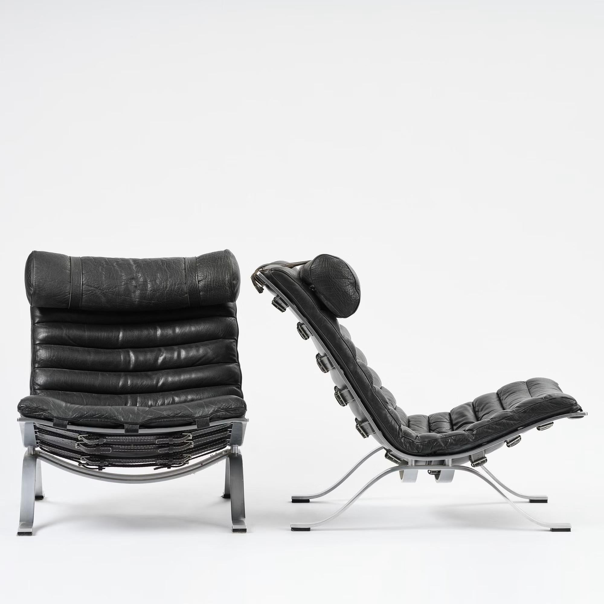 Milieu du XXe siècle Arne Norell  paire de  Chaise longue 'Aris' en cuir noir d'origine Suède, années 60 en vente