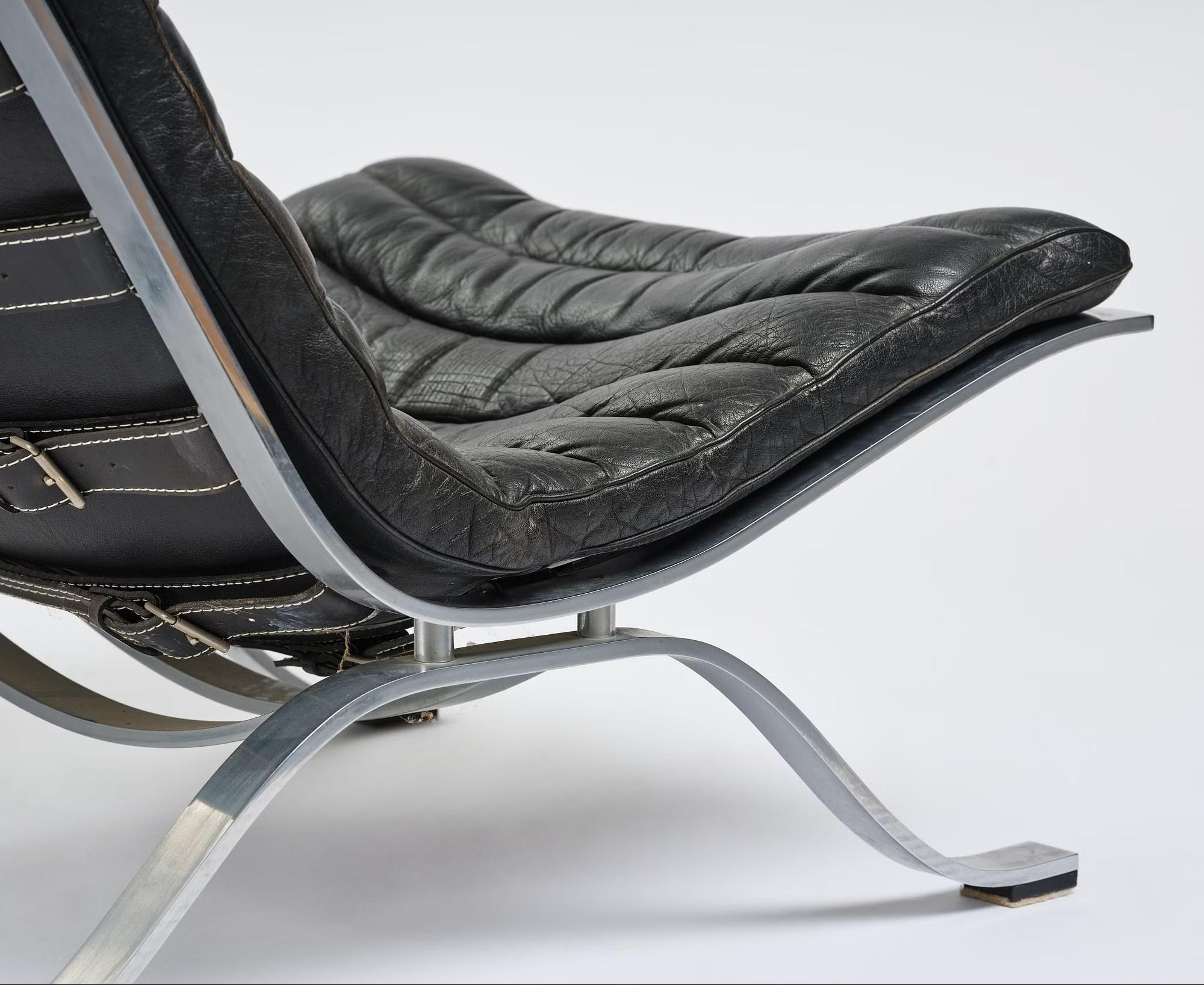 Acier Arne Norell  paire de  Chaise longue 'Aris' en cuir noir d'origine Suède, années 60 en vente