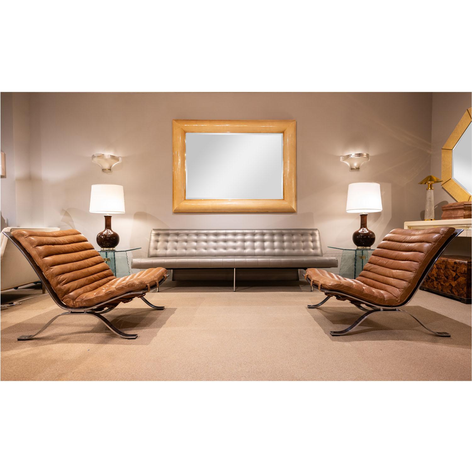 Paire de fauteuils de salon Arne Norell avec montants en cuir d'origine des années 1960 (signés) en vente 1