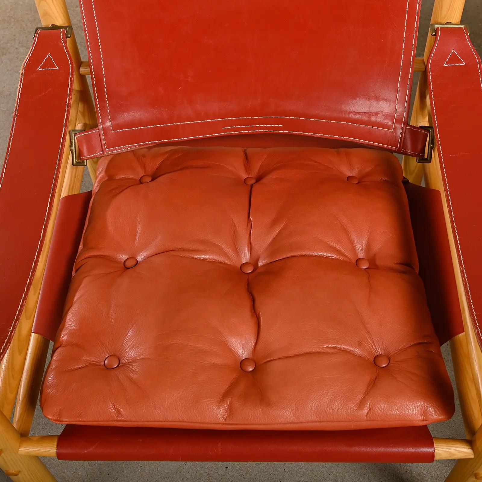 Arne Norell pair Sirocco Safari Lounge Chairs in Red leather and Ash, Sweden 4