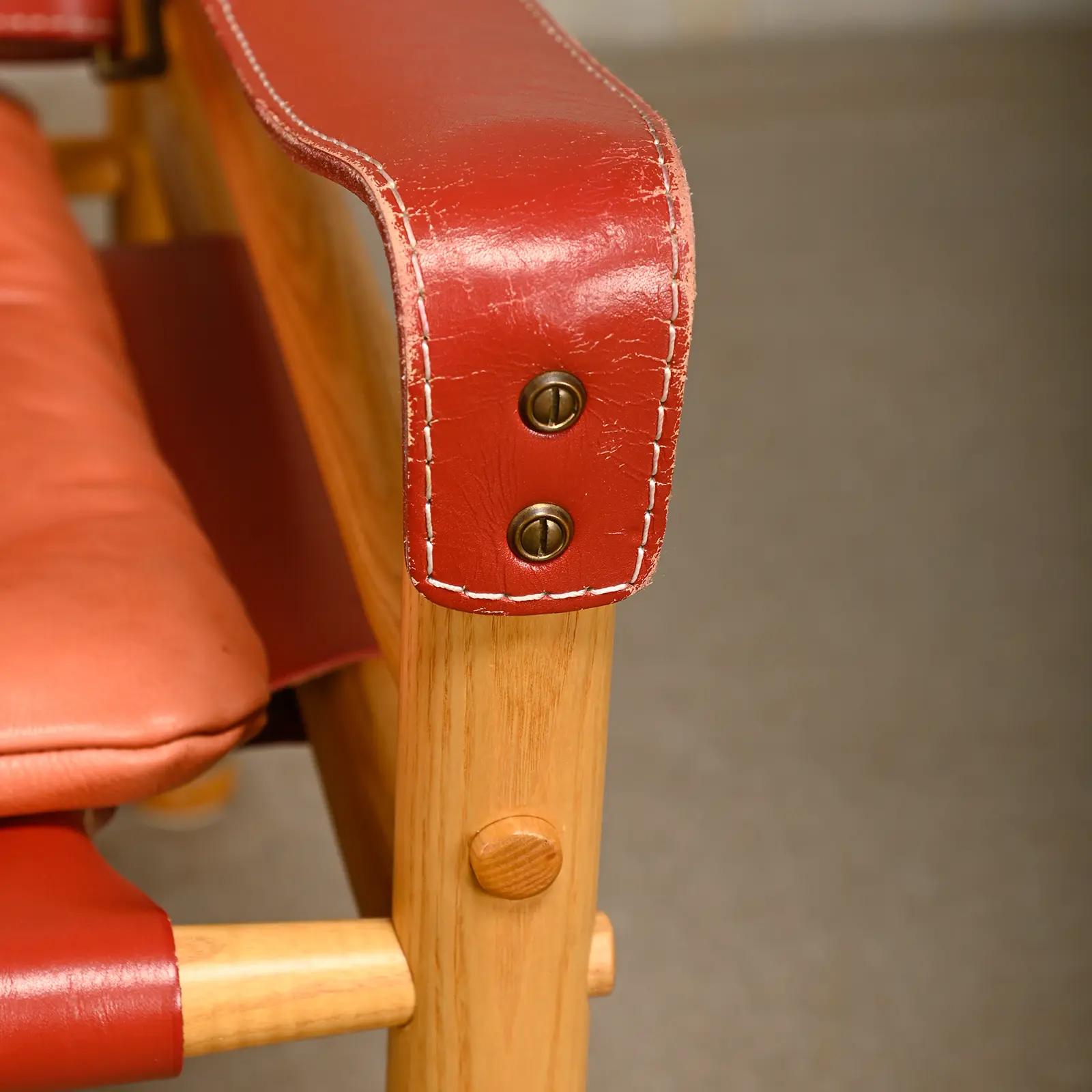 Paire de chaises longues Sirocco Safari en cuir rouge et frêne, Arne Norells, Suède en vente 7