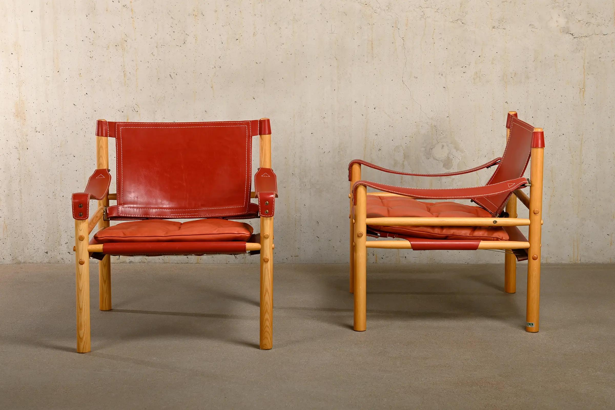 Arne Norell Paar Sirocco Safari-Loungesessel aus rotem Leder und Esche, Schweden (Schwedisch)