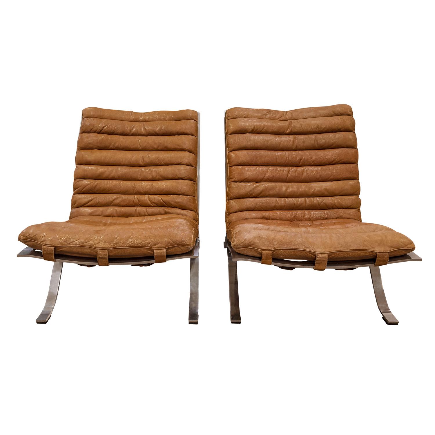 Mid-Century Modern Paire de fauteuils de salon Arne Norell avec montants en cuir d'origine des années 1960 (signés) en vente