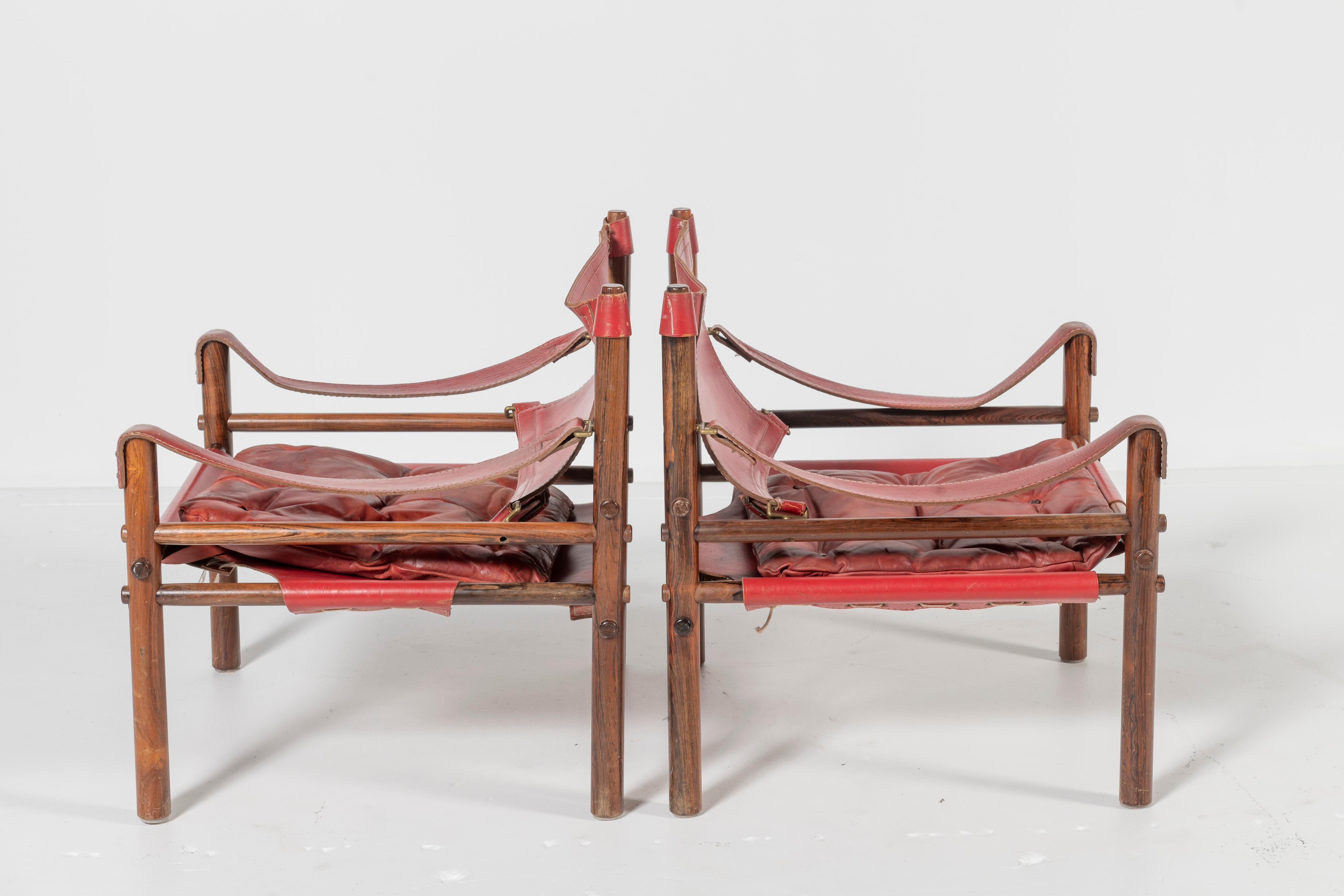 Arne Norell Sillas Safari de Cuero Rojo y Madera en venta 1