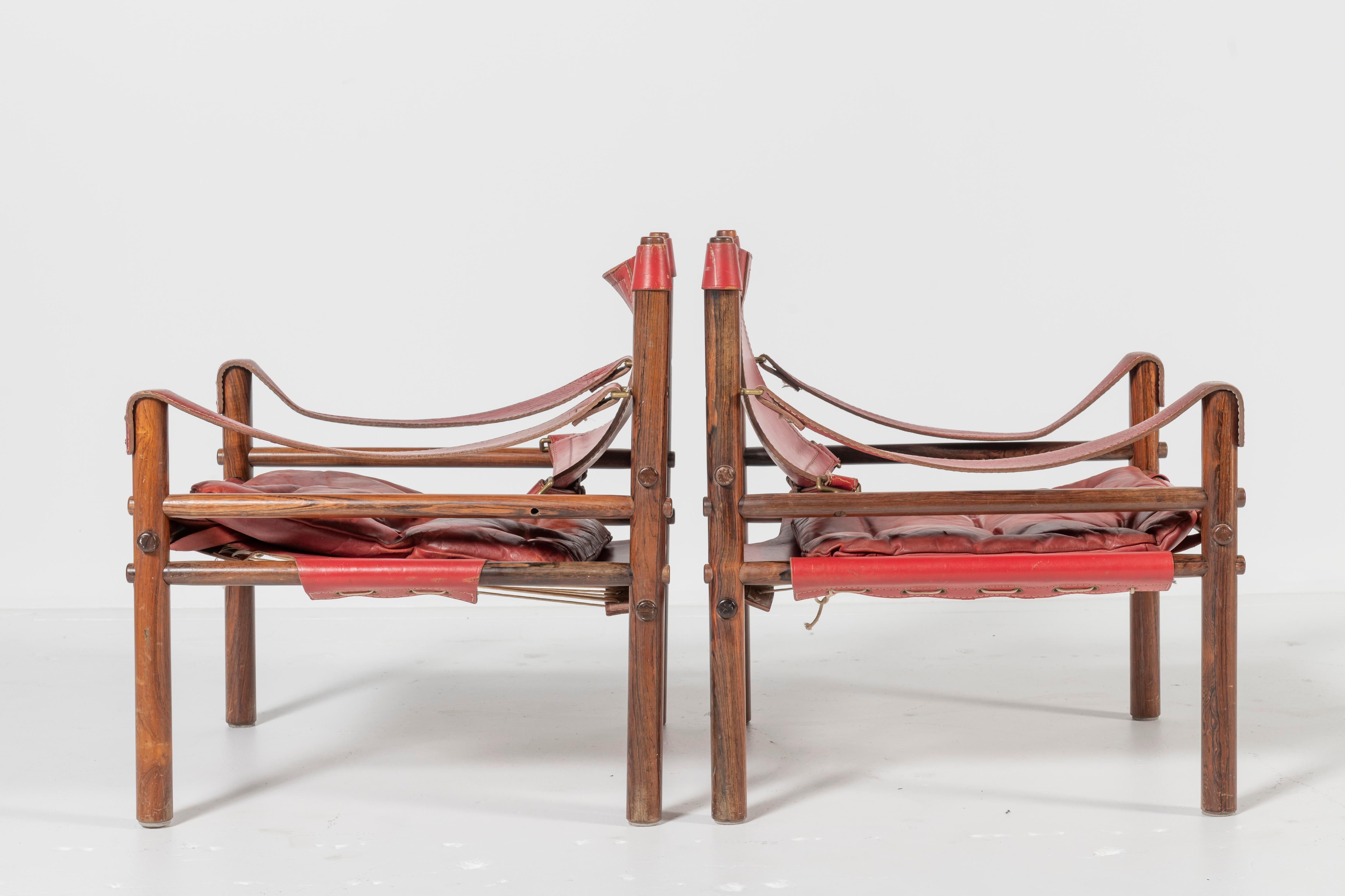 Arne Norell fauteuils Safari en cuir et bois rouge en vente 2