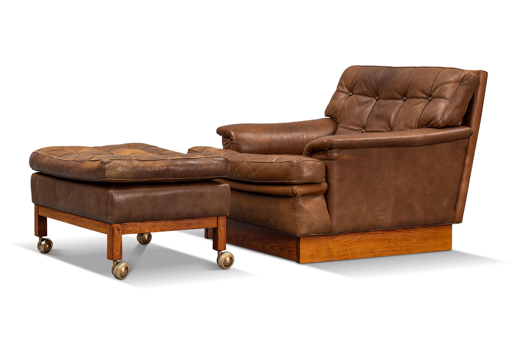 Arne Norell fauteuil de salon Saturn + repose-pieds en cuir brun Excellent état - En vente à Berkeley, CA
