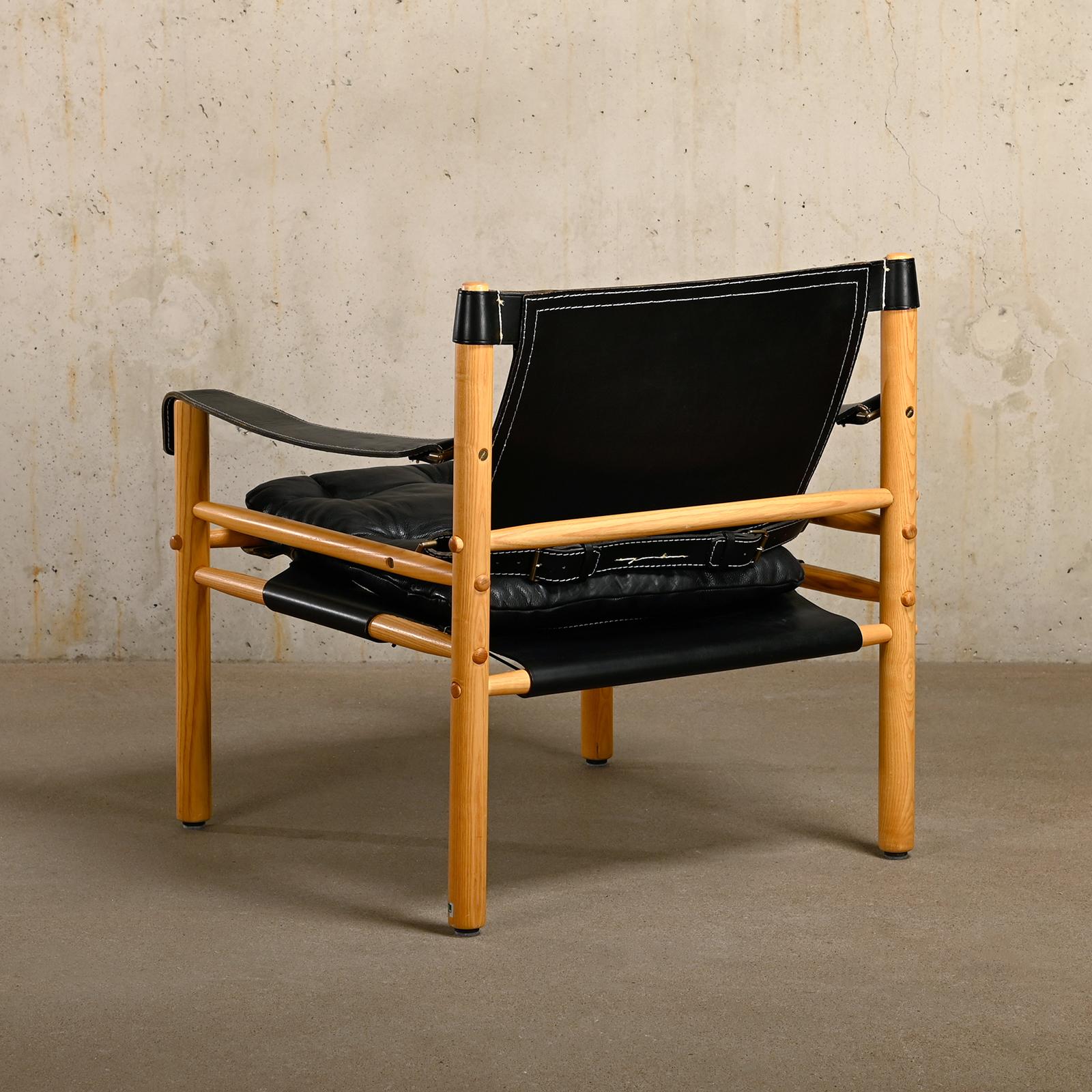 Milieu du XXe siècle Arne Norell Sirocco Safari Lounge Chair en cuir noir et frêne, Suède en vente