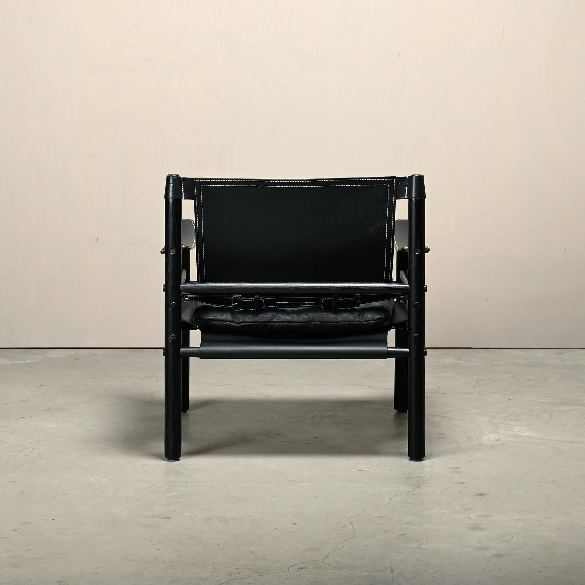 Silla de salón Arne Norell Sirocco Safari de cuero negro / fresno teñido, Suecia en Bueno estado para la venta en Amsterdam, NL