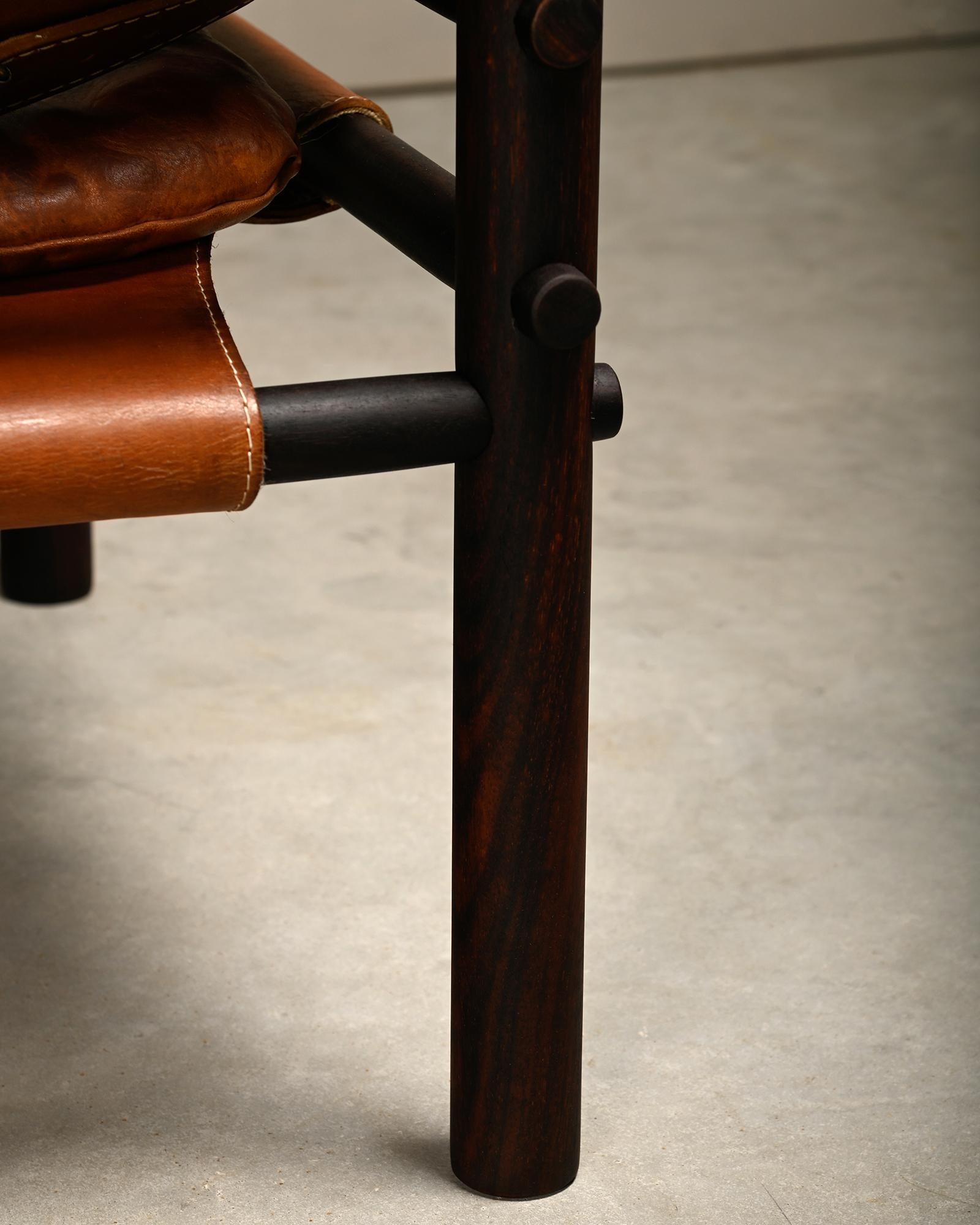 Arne Norell Sirocco Safari Lounge Chair aus dunkelbraunem Holz und Leder, Schweden im Angebot 11