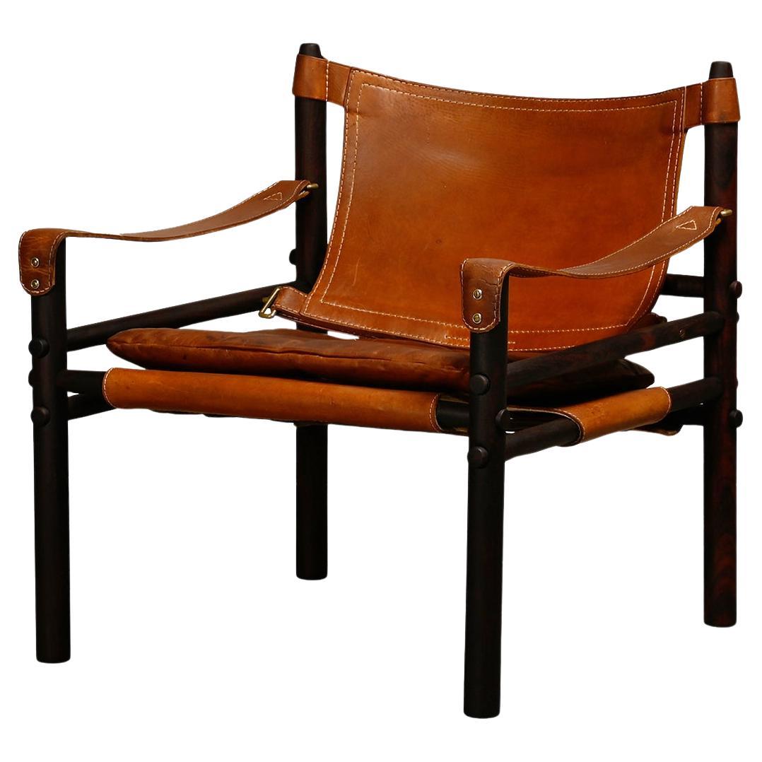 Chaise longue Sirocco Safari d'Arne Norell en bois et cuir brun foncé, Wood Wood. en vente