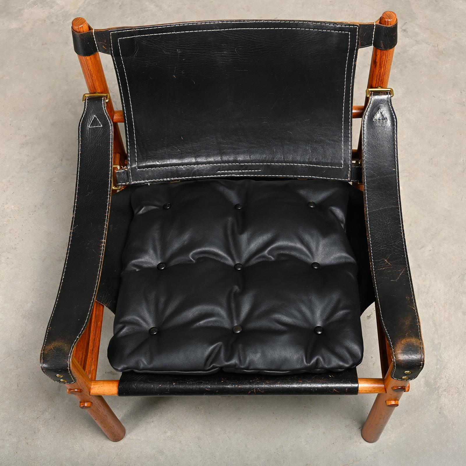 Arne Norell Sirocco Safari Lounge Chair en bois de rose et cuir noir, Suède en vente 1