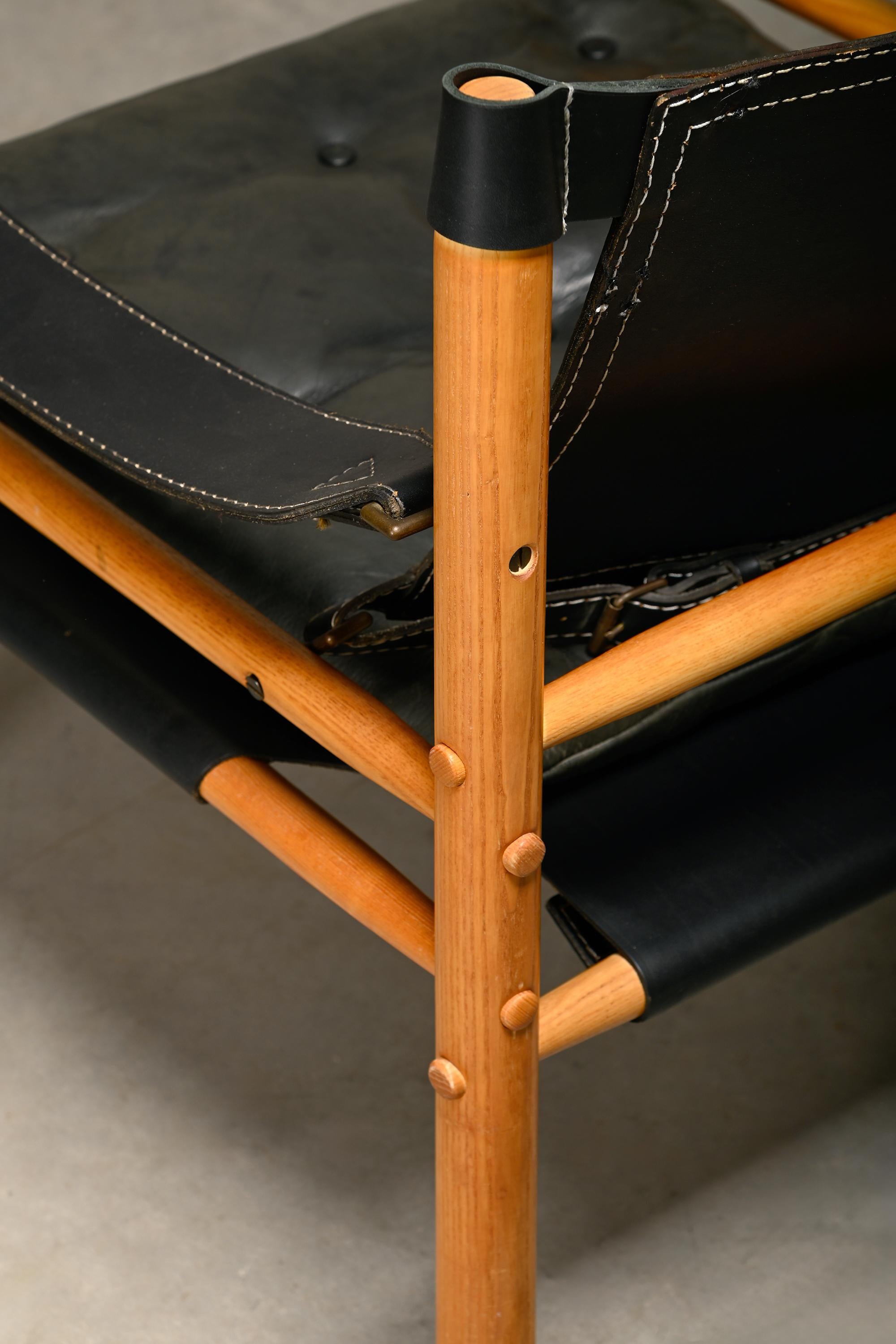 Arne Norell Sirocco Safari Sillones de cuero negro y fresno, Suecia en venta 5