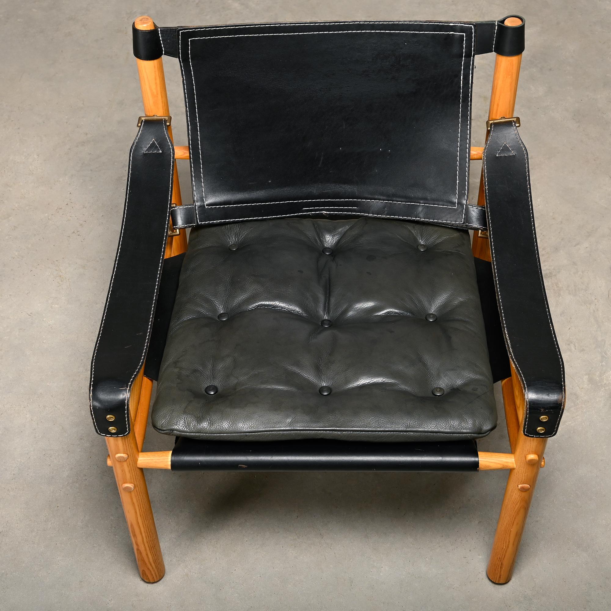 Arne Norell Sirocco Safari Sillones de cuero negro y fresno, Suecia Cuero en venta
