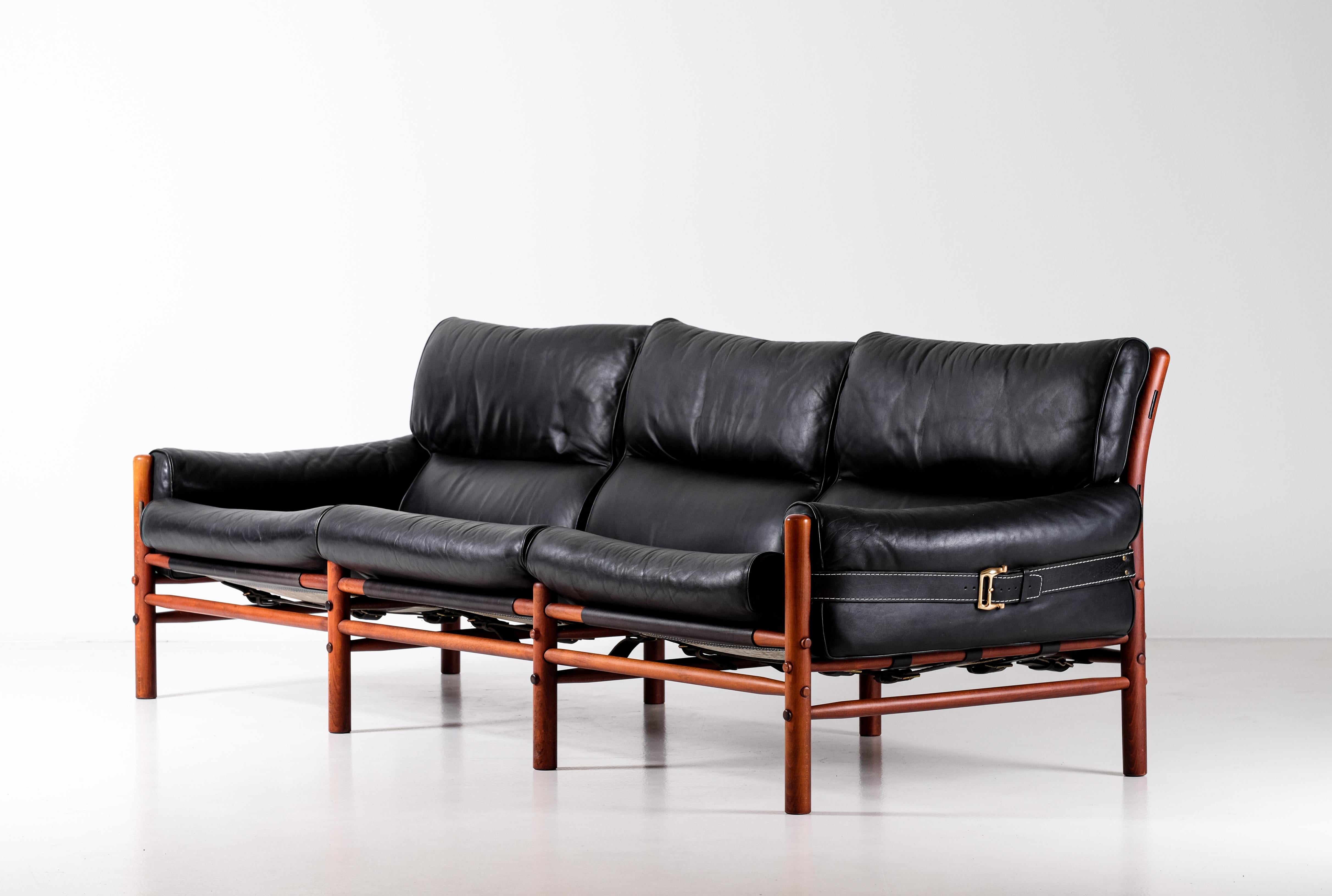 3-Seater sofa model Kontiki designed by Arne Norell in original black leather. Produced by Arne Norell AB in Aneby, Sweden.
Very good condition!.
 