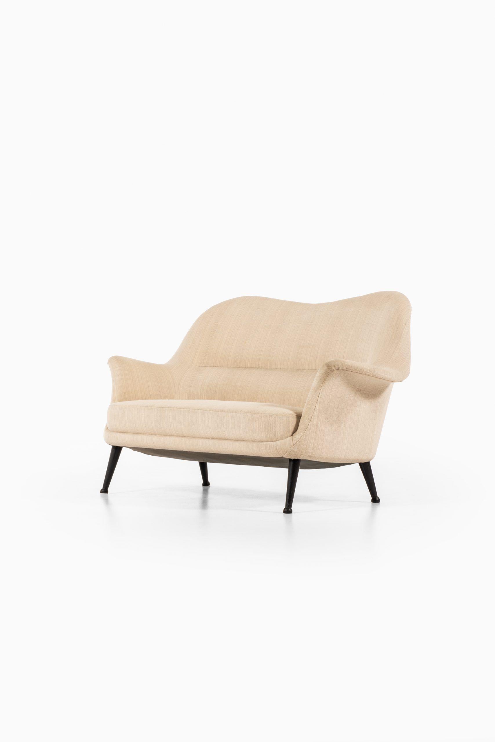 Scandinavian Modern Arne Norell Sofa Model Divina Produced by Westbergs Möbler in Sweden