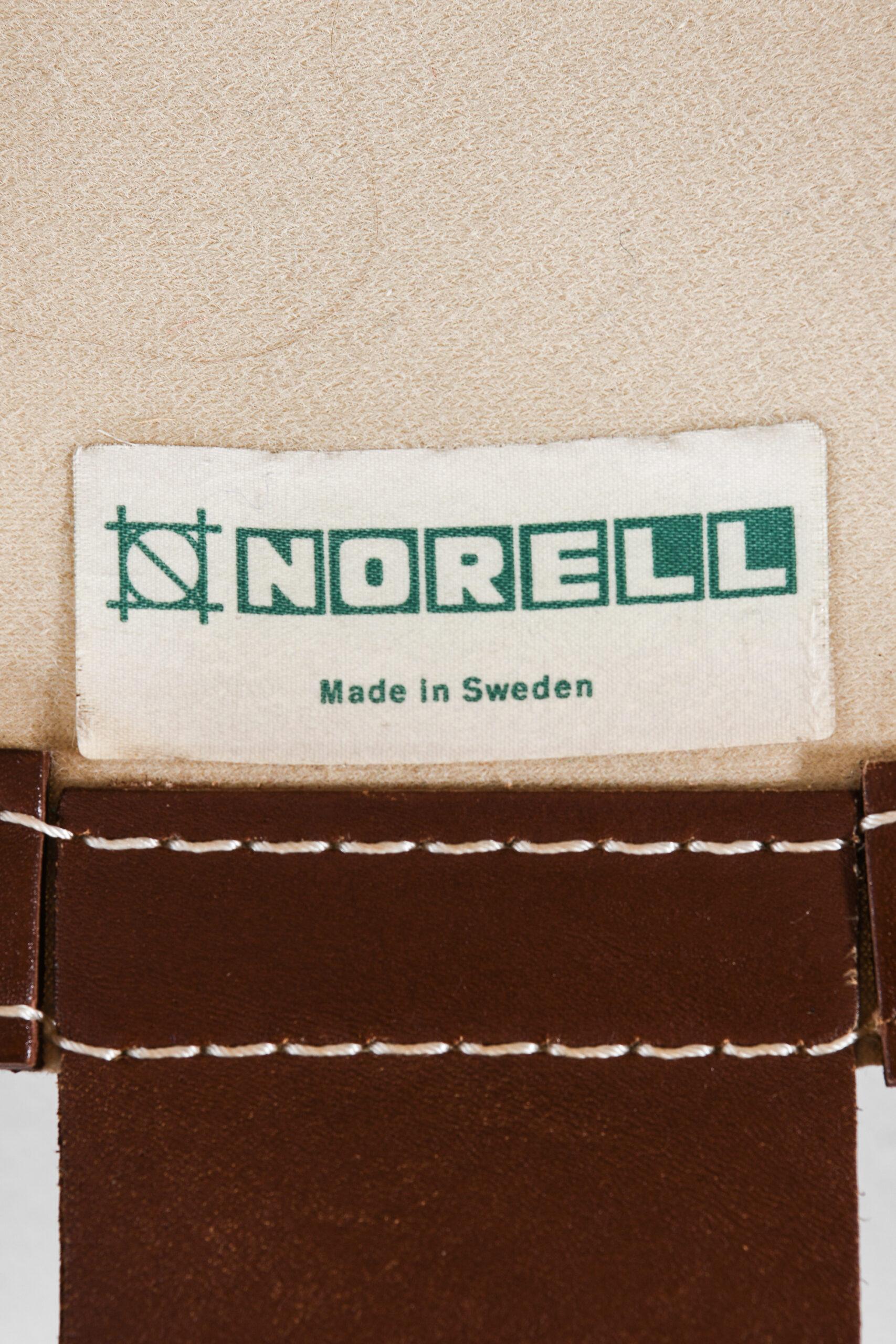 Arne Norell Sofa Modell Indra Hergestellt von Arne Norell AB in Aneby, Schweden (Messing) im Angebot